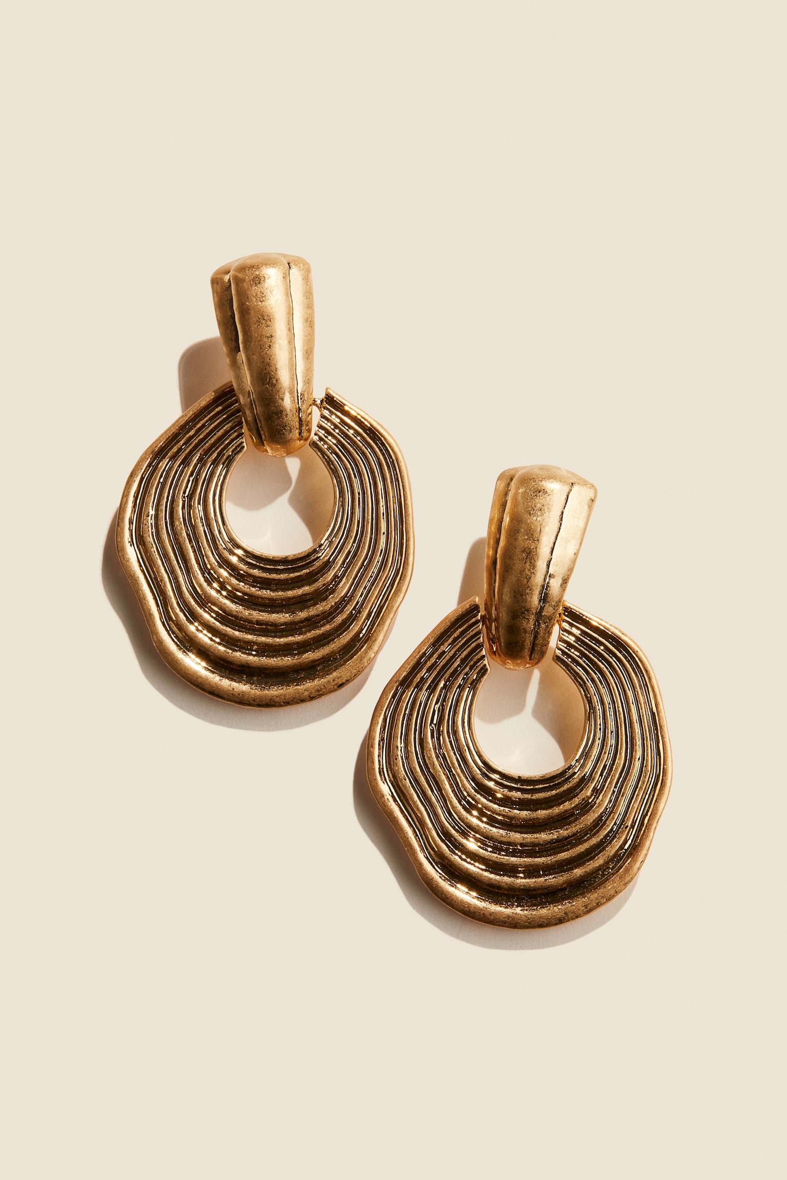 Pendant Earrings - Gold colour - 2