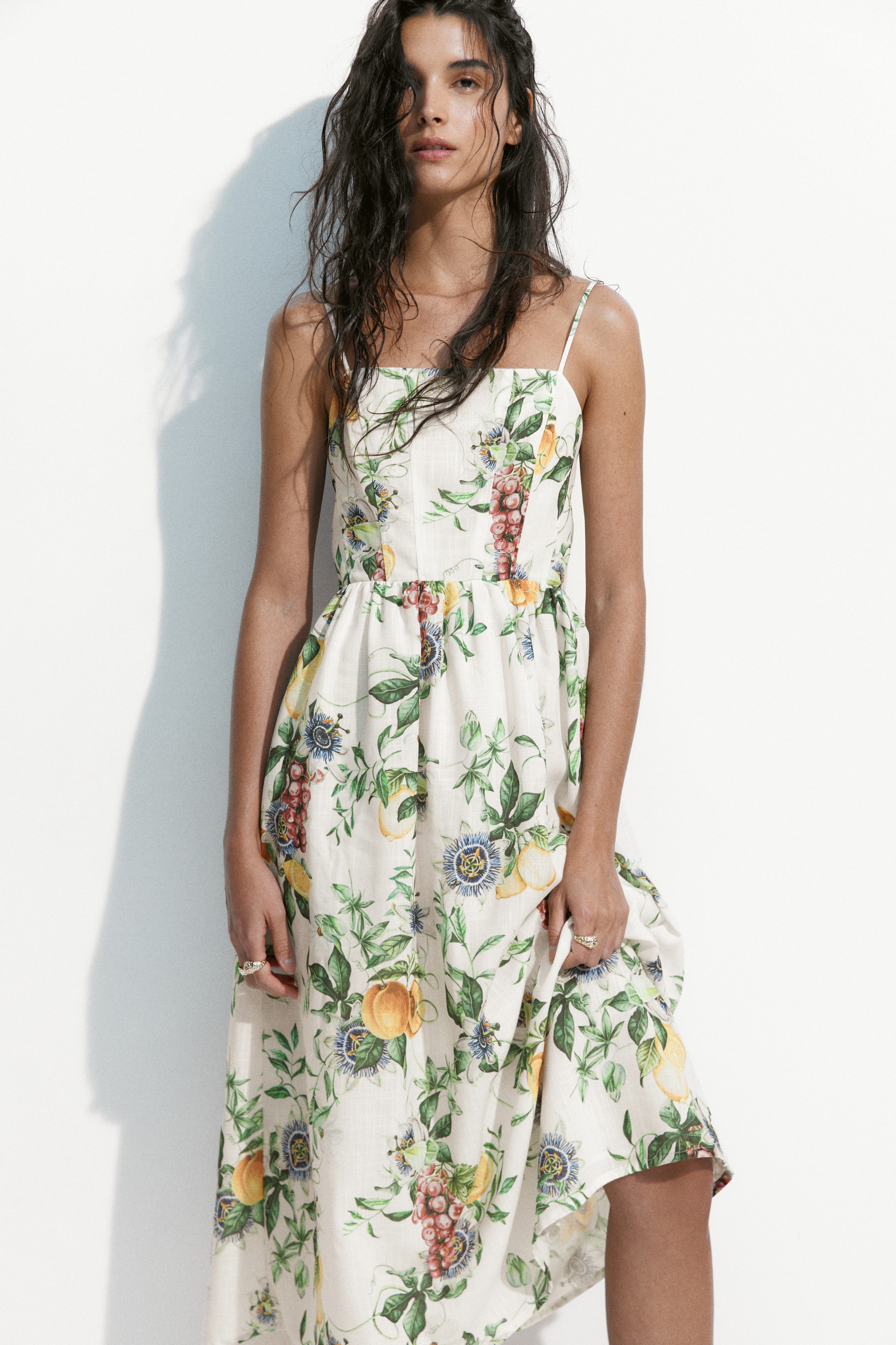 Midi haljina na bretele - Bela/breskve/Krem/cvetni dezen/Bela/cvetni dezen/Krem/cvetni dezen/Bela/cvetni dezen