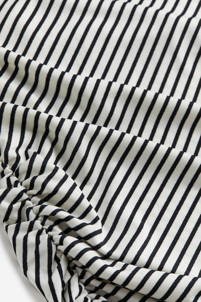 Kurzshirt mit Turtleneck - Weiß/Schwarz gestreift/Hellbeige/Schwarz/Taubenblau/Graumeliert/Light beige/Snakeskin-patterned - 5