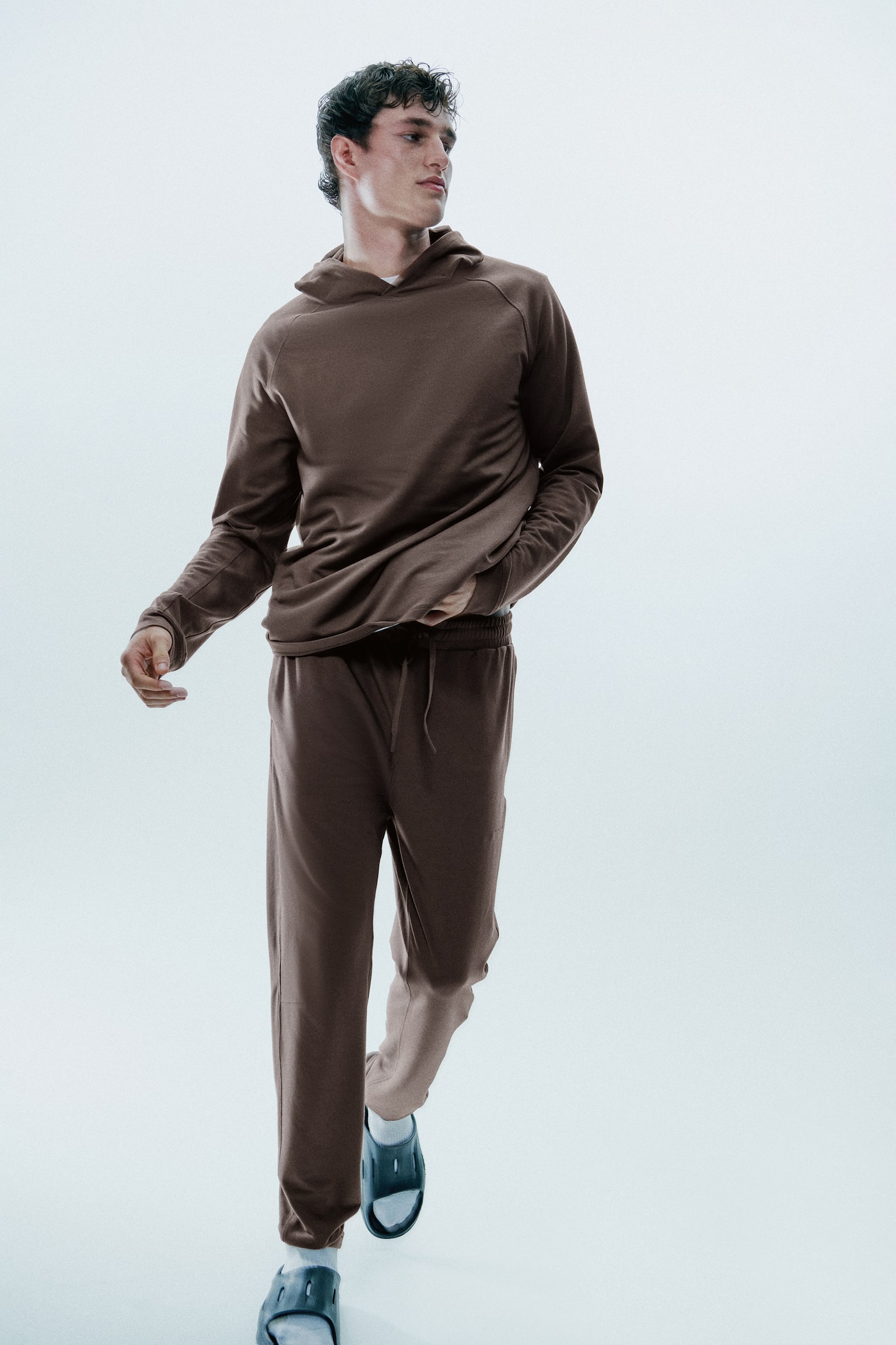H&M Move Мужские брюки H&M Sports Recovery Joggers with DryMove™, цвет: Серо-коричневый — фото 4