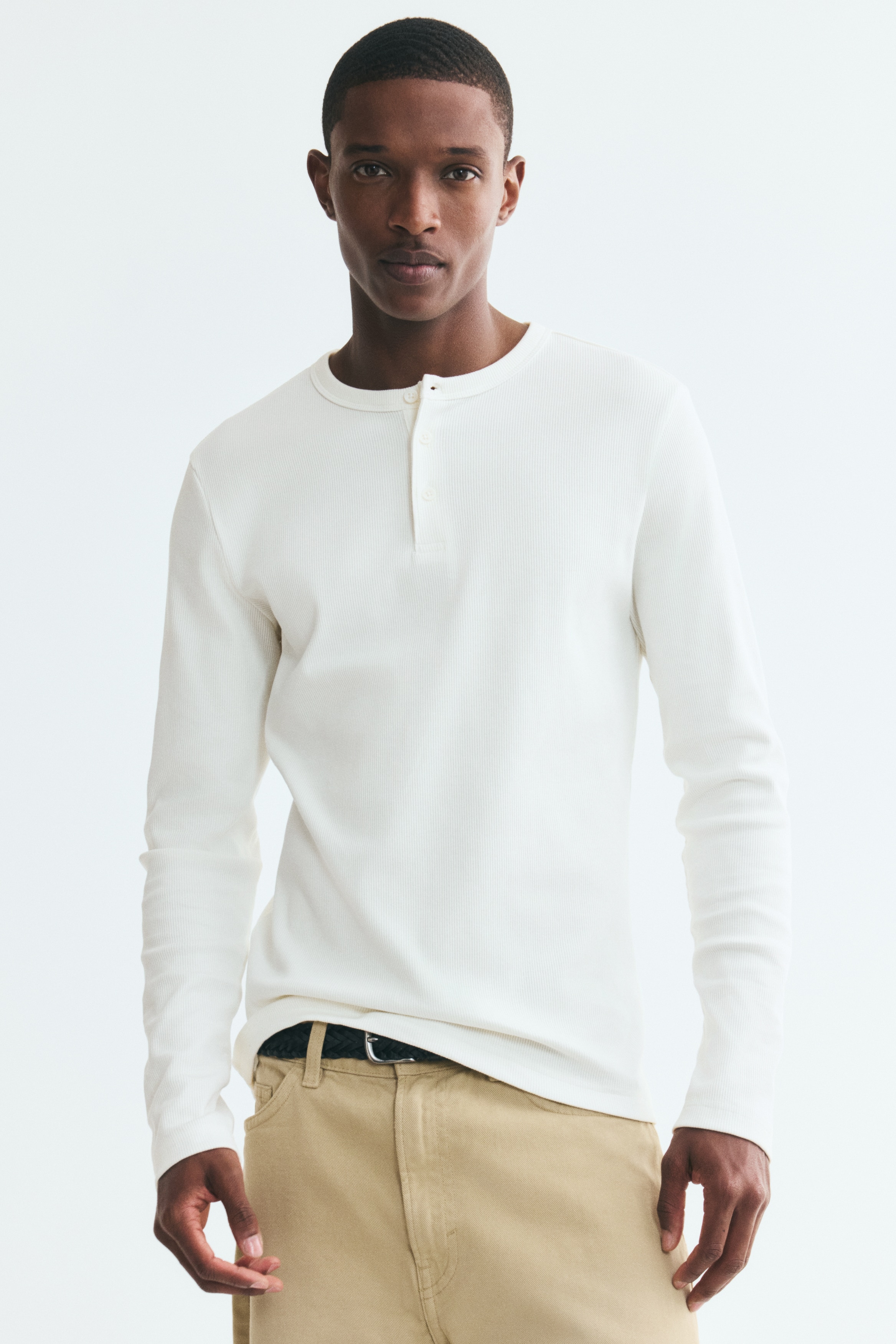 Slim Fit Ribbed cotton Henley topModel