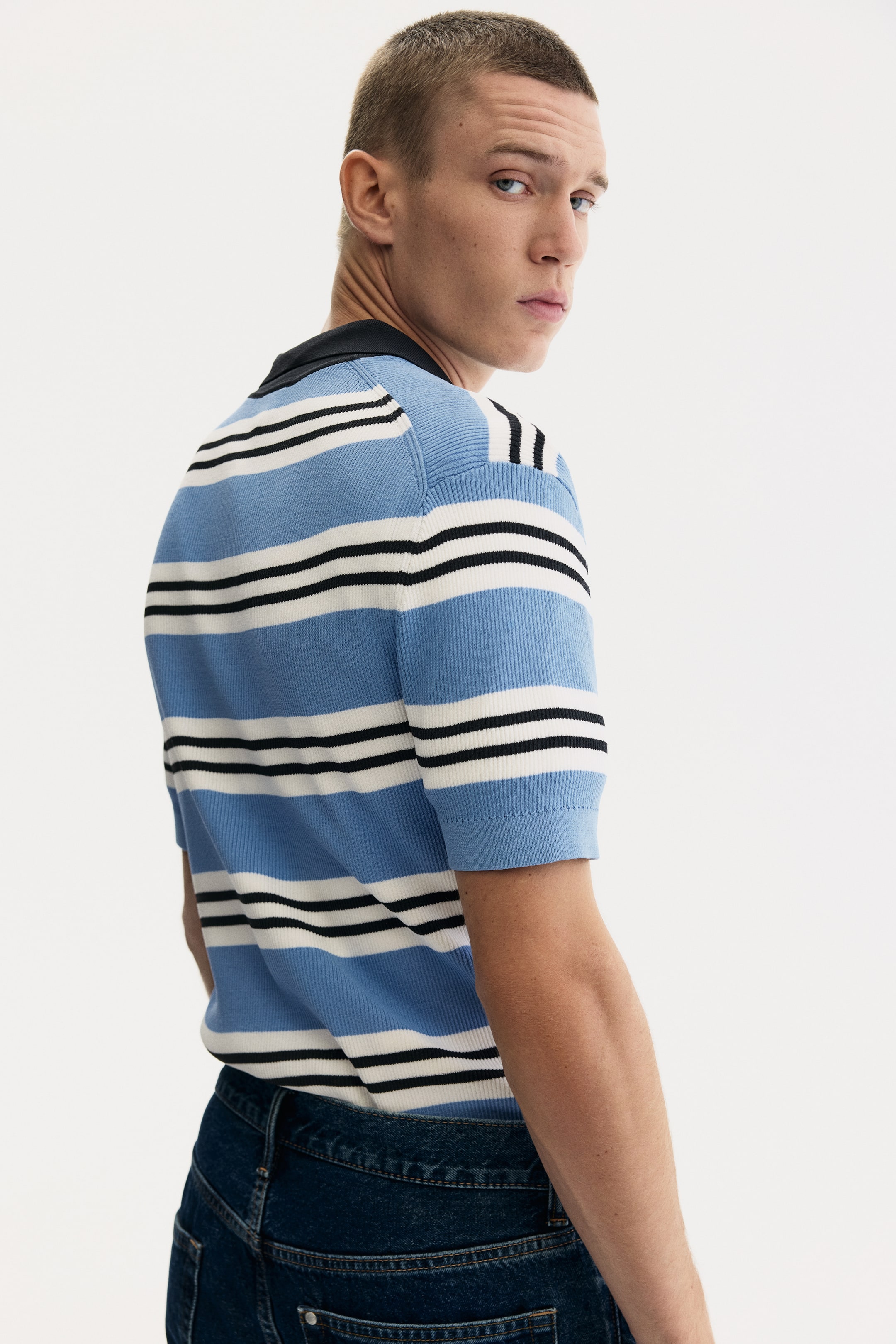拡大画像を表示: Slim Fit Polo shirt - Light blue/Striped - Men | H&M JP 4