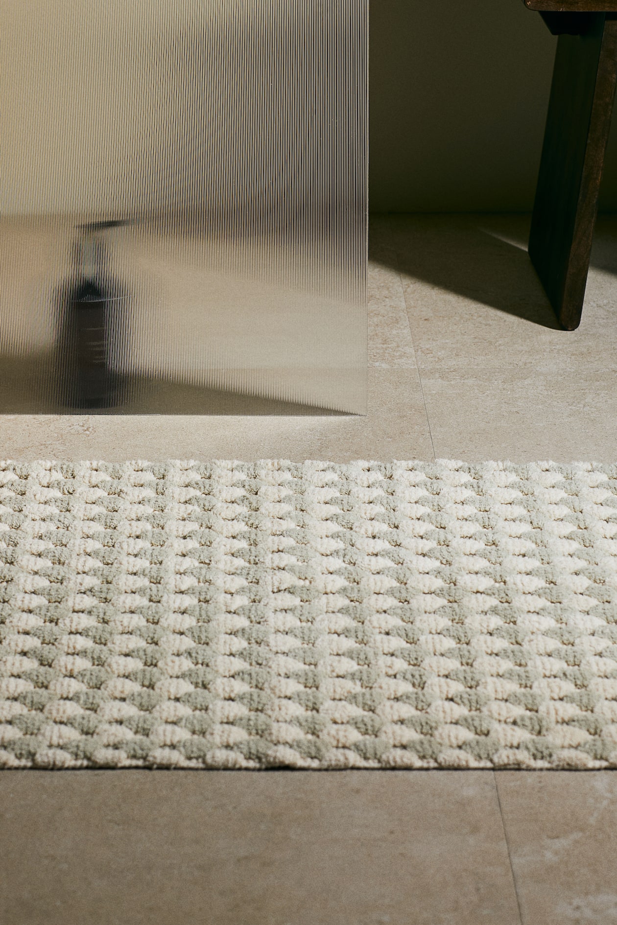 Patterned Cotton Bath Mat - Light dusty green/dotted - Home All | H&M US