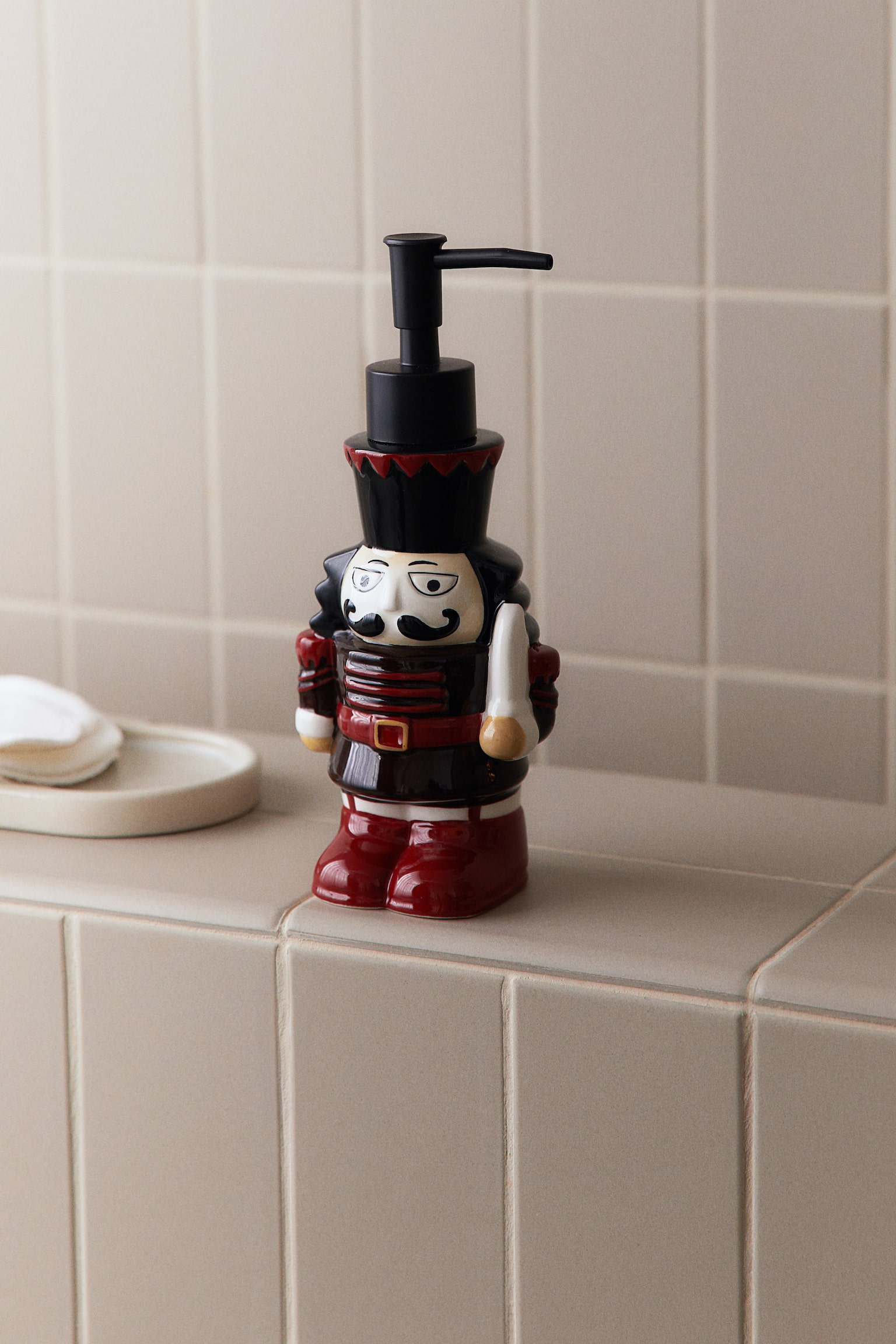 Nutcracker soap dispenser - Red/Nutcracker - 2