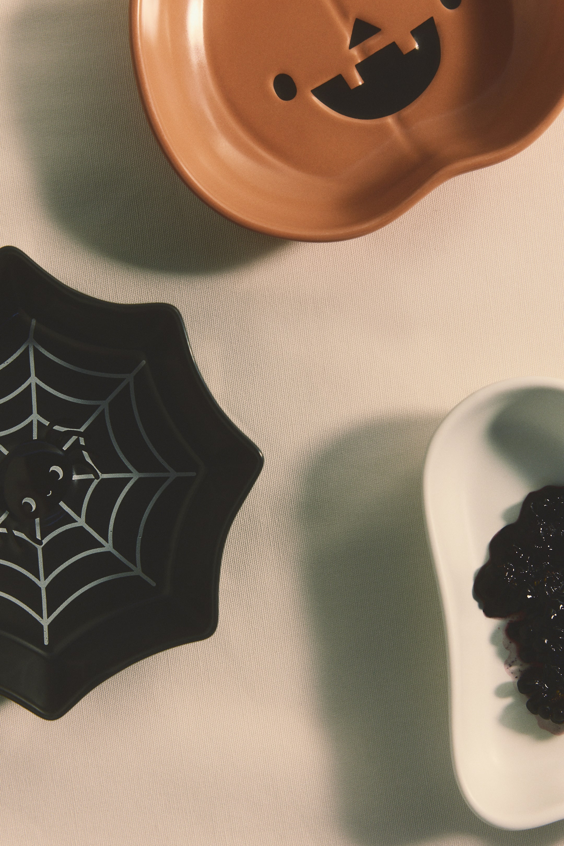View larger image: 3-pack porcelain Halloween bowls - Black/Orange/White - Home All | H&M 1