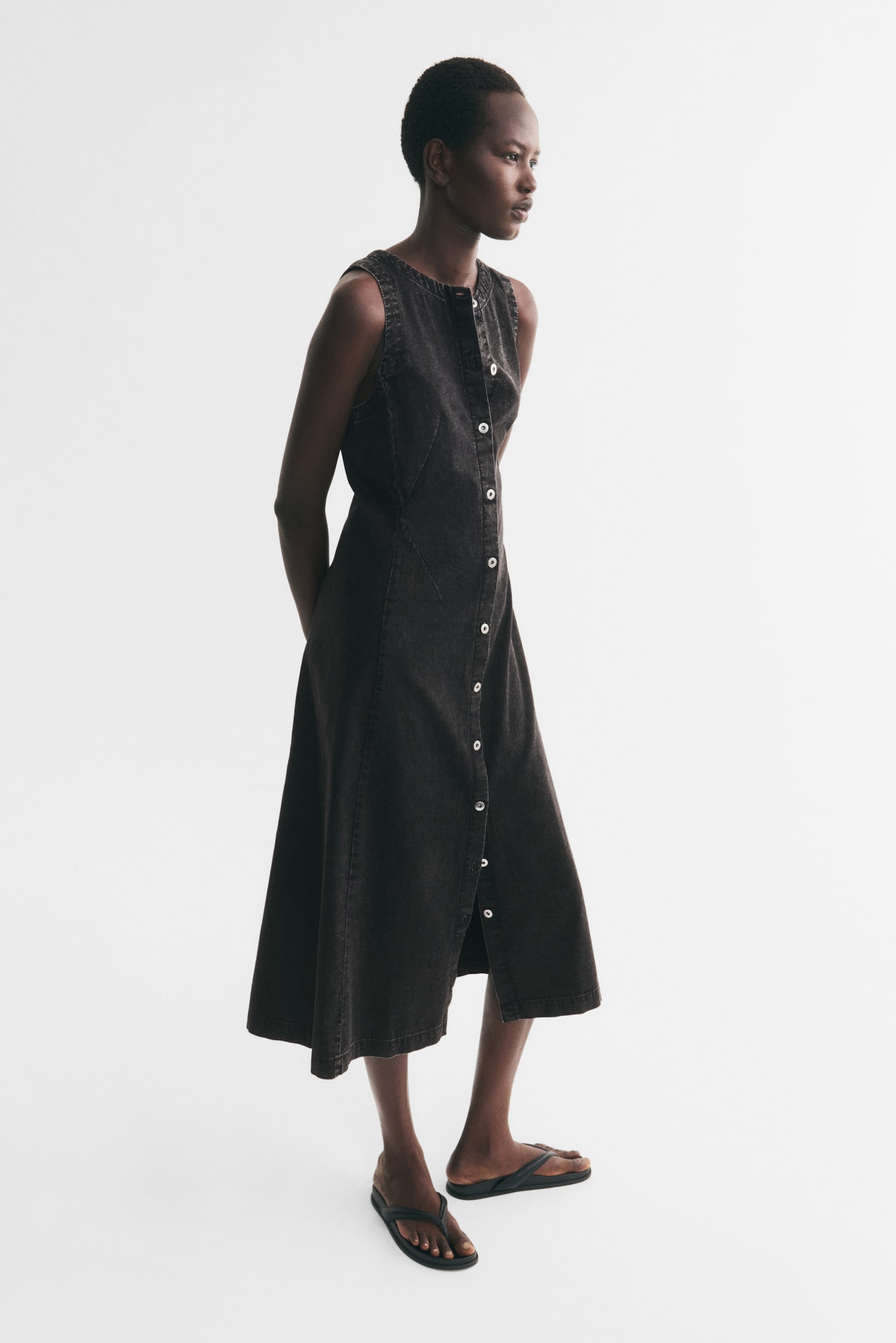 Женское платье H&M Button-Front Denim Dress, цвет: Тёмный джинсовый серый — фото 2
