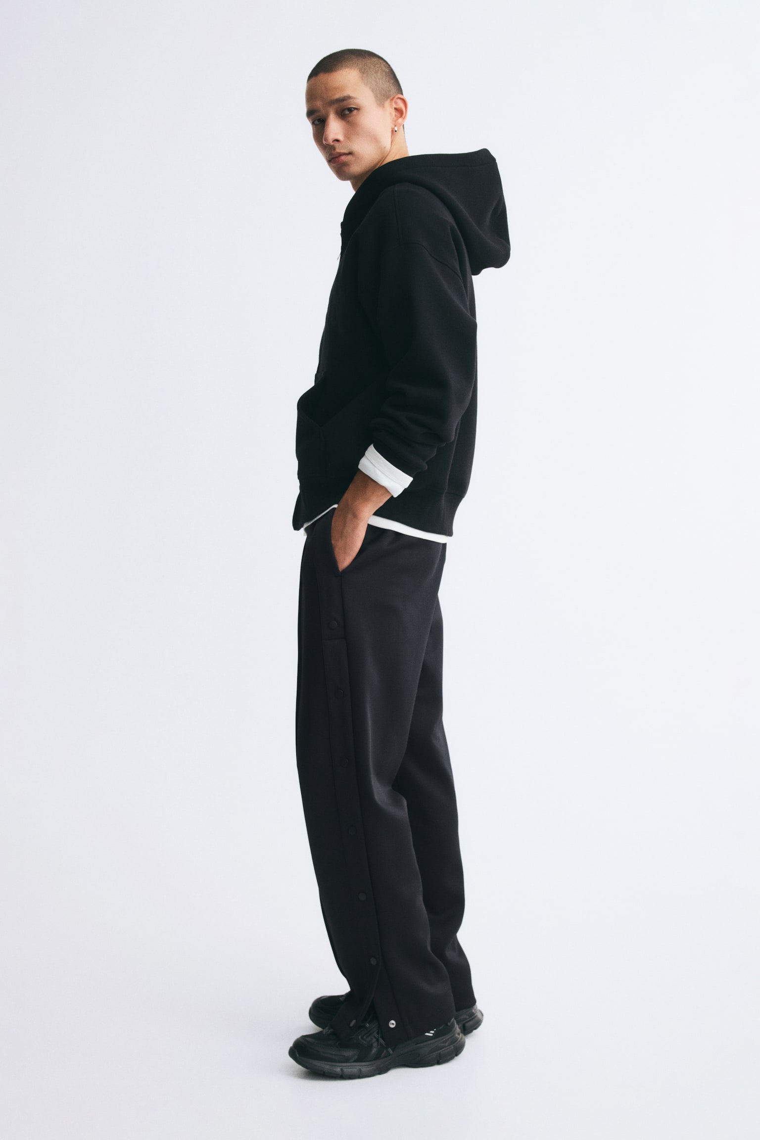 Мужские брюки H&M Relaxed-Fit, цвет: Чёрный — фото 6