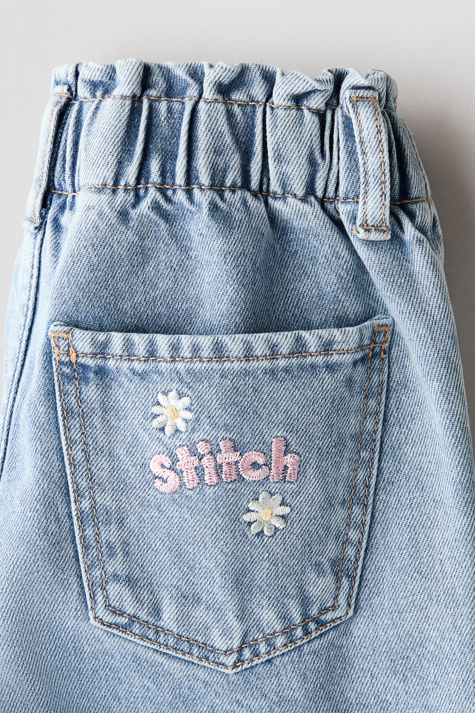 Motif-detail wide leg jeans - Denim blue/Lilo & Stitch/Denim blue/Minnie Mouse/Denim blue/Hello Kitty/Denim blue/Miffy/Light denim blue/Minnie Mouse/Denim blue/Lilo & Stitch/Denim blue/Lilo & Stitch - 4