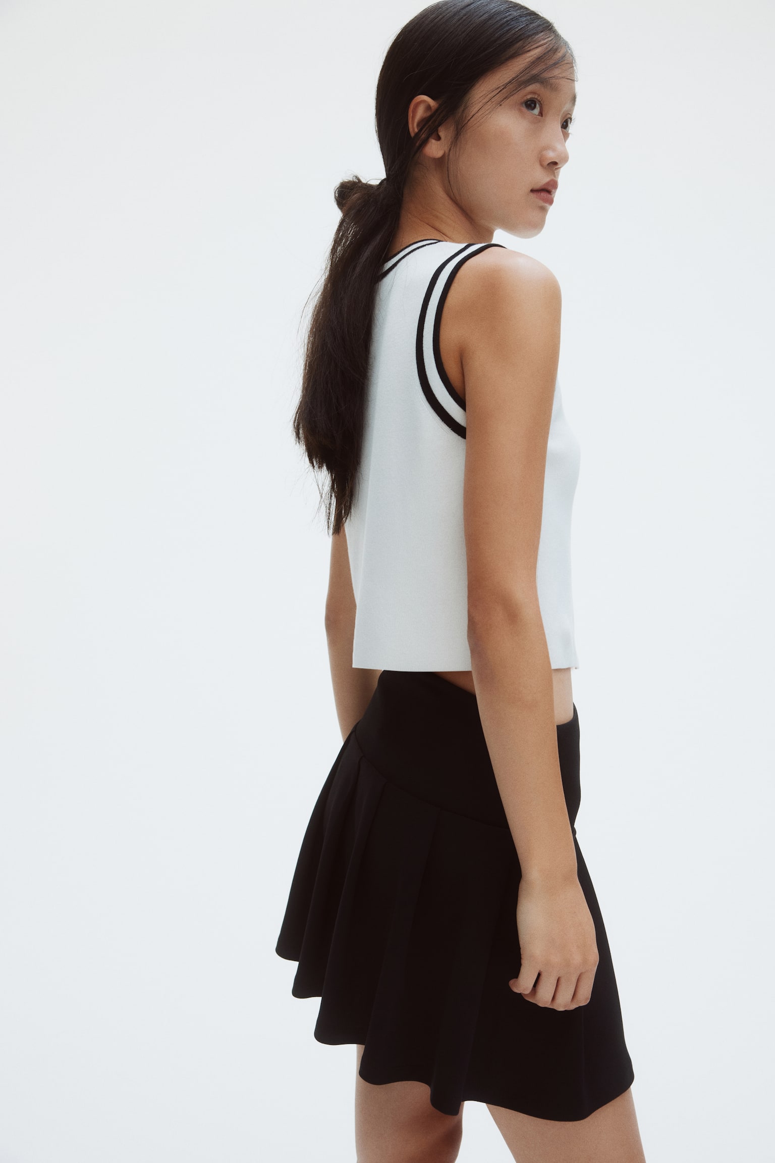 Quần short giả váy xếp ly - Màu đen/Màu đỏ đậm/Màu xanh dương đậm - 4