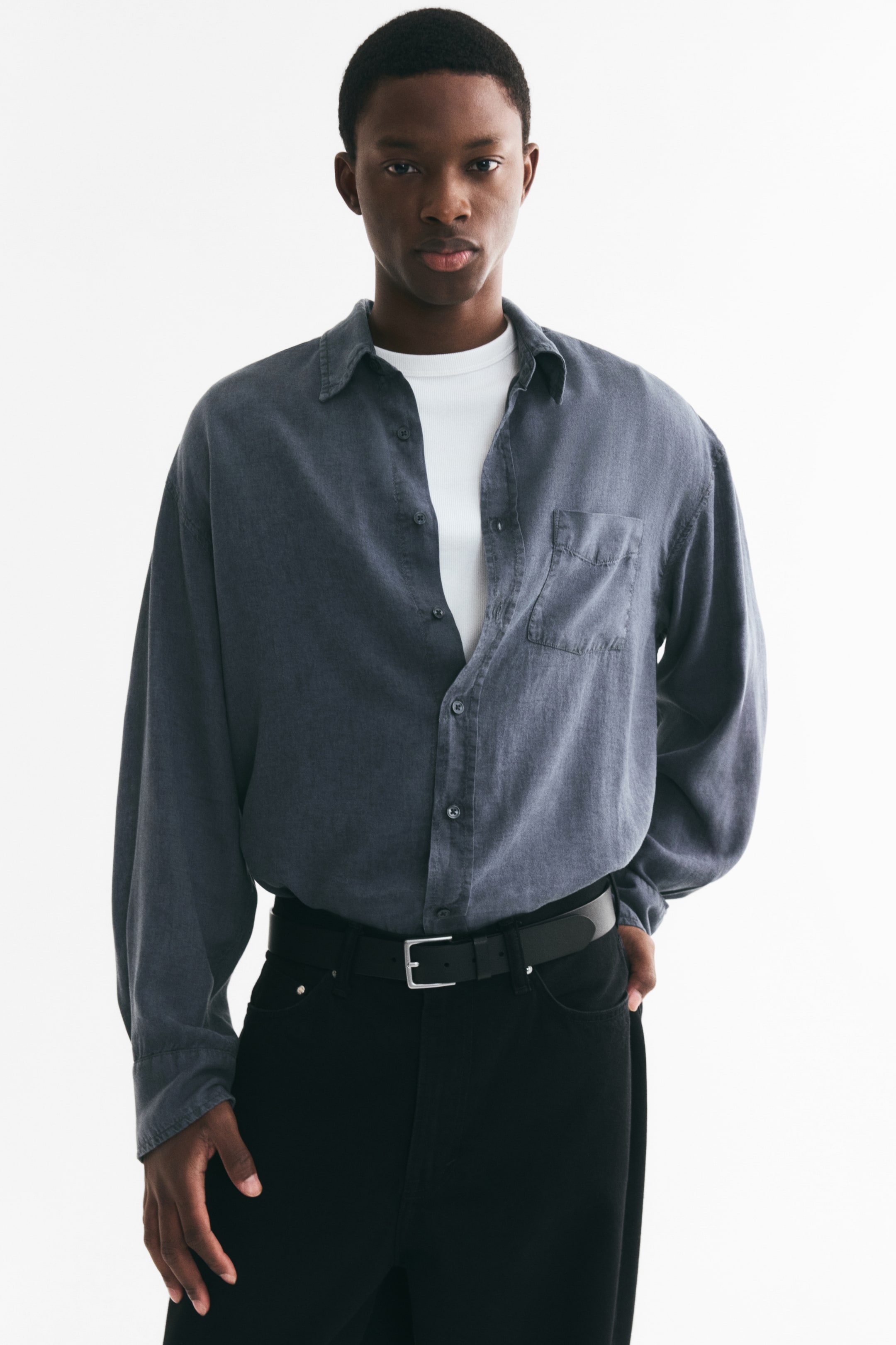 Grotere afbeelding bekijken: Overhemd van linnenmix - Relaxed Fit - Donkergrijs - HEREN | H&M NL 1
