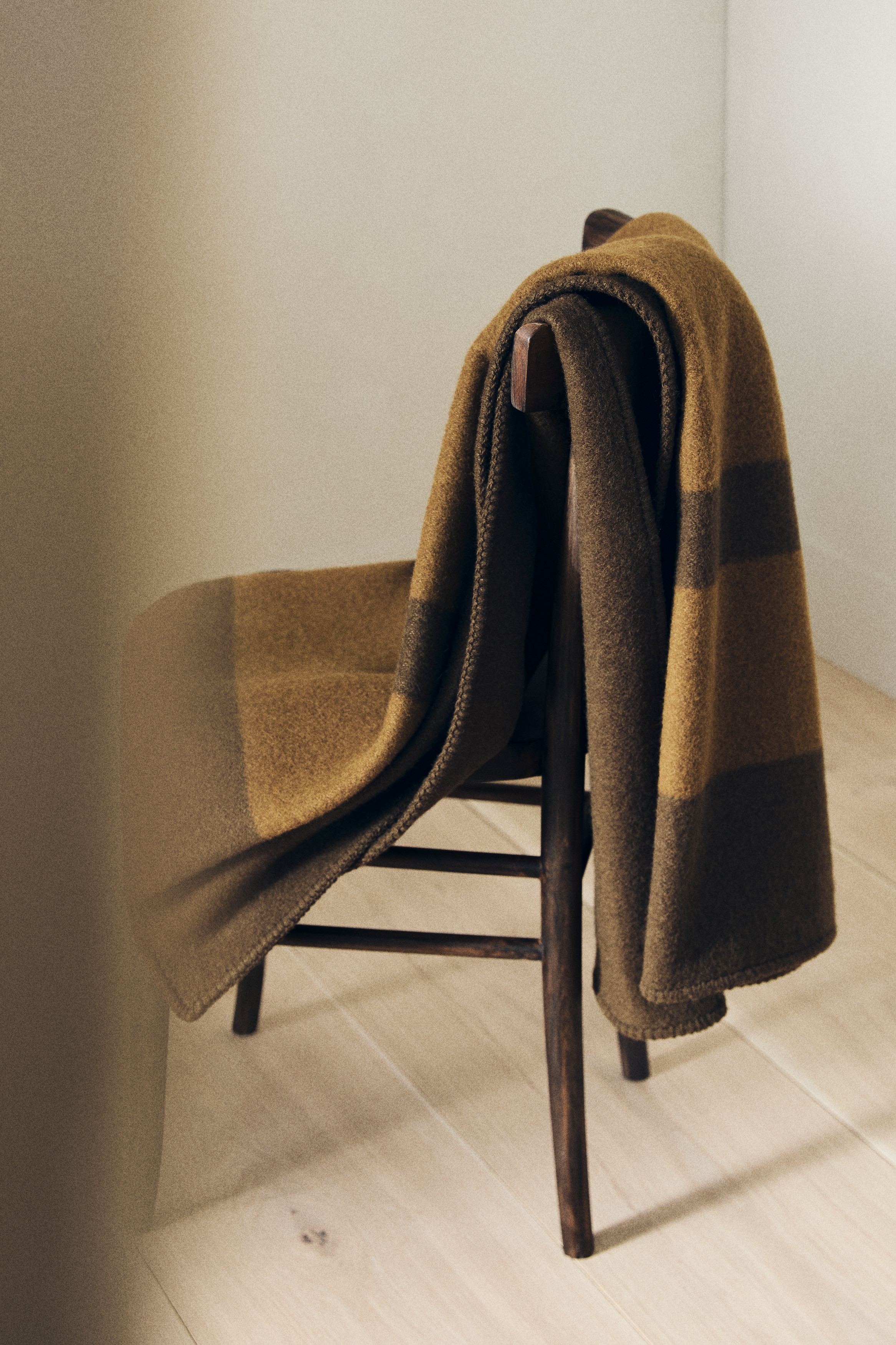 Coperta in misto lana - Verde scuro/color-block/Bordeaux/beige/Marrone/color block/Beige/color-block/Nero/beige/Giallo chiaro/beige/Rosa/crema