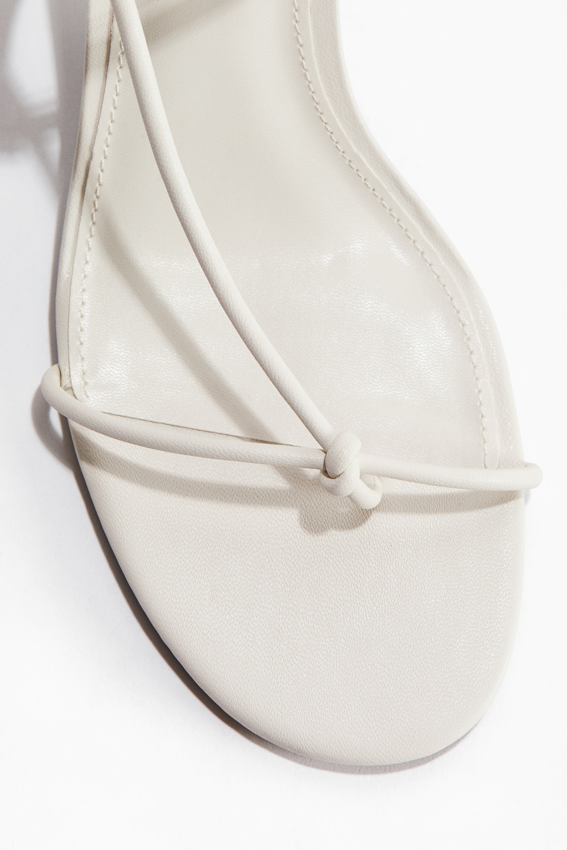 Sandales à talon avec brides fines