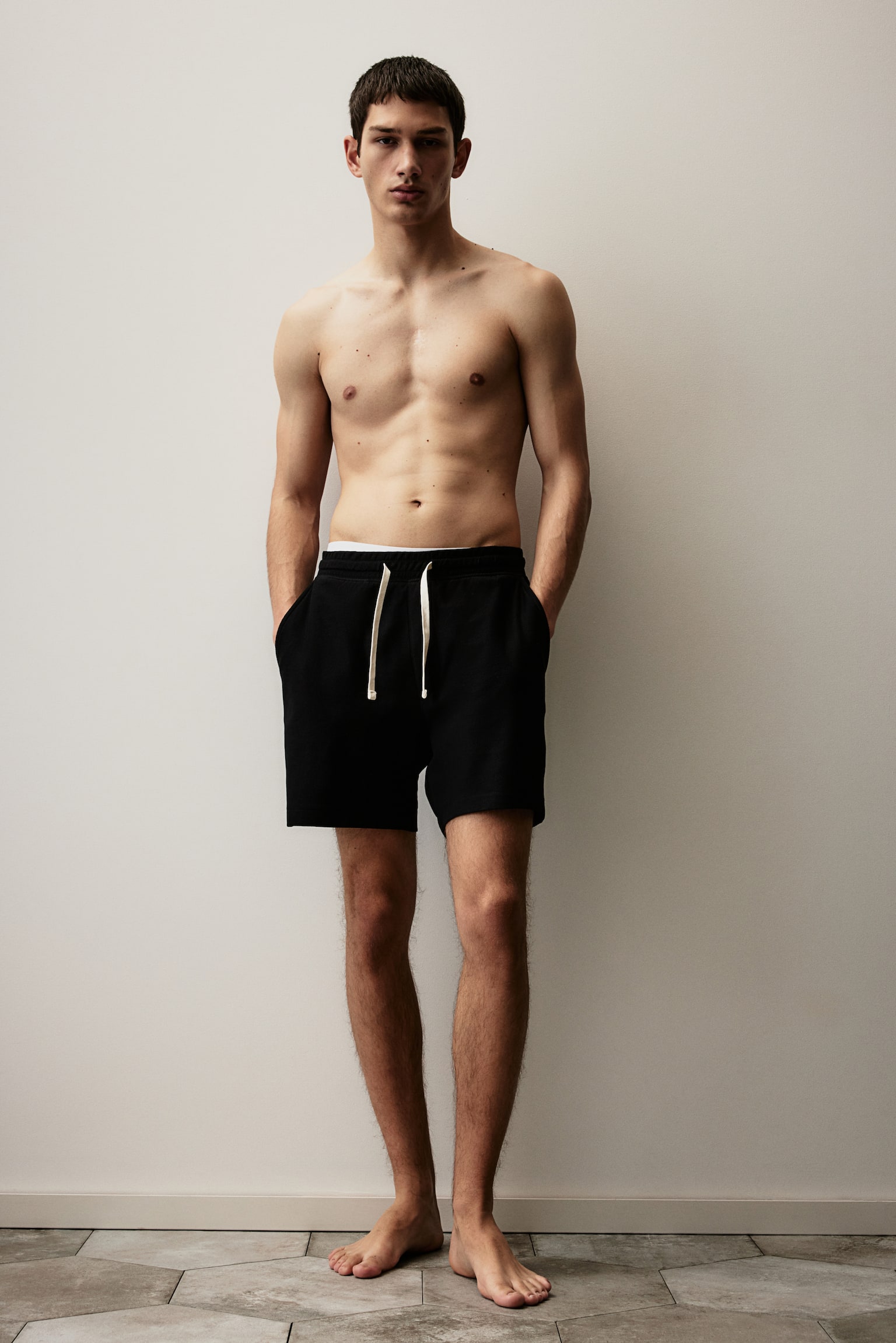 Regular Fit Piqué Shorts - Black/Light beige - 1