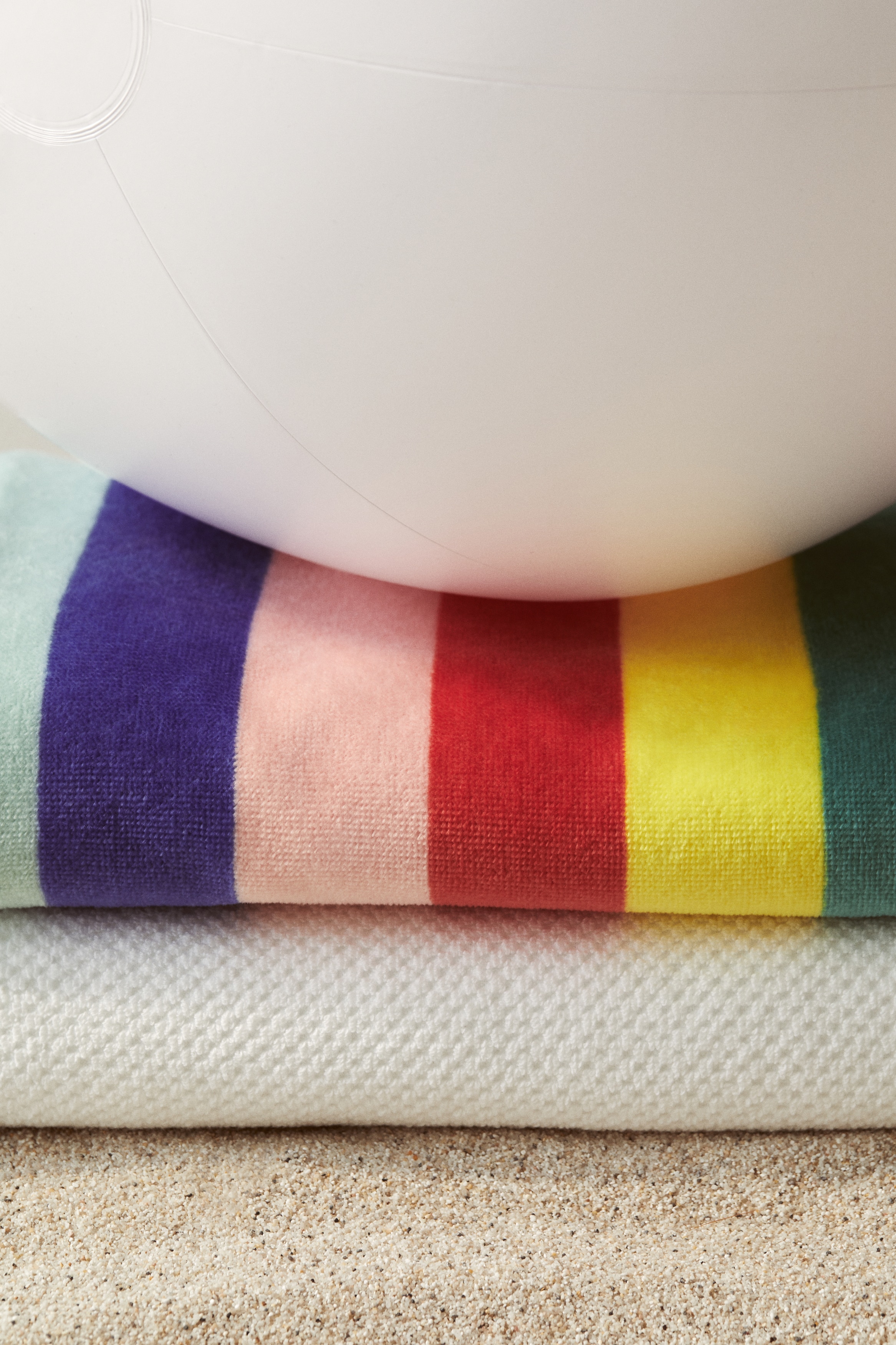 Mönstrad badhandduk - Flerfärgad/Randig/Vit/Fordon/Rosa/Jordgubbar/Ljusgul/Glass/Grön/Triceratops/Crèmevit/Dinosaurie/Turkos/Paradise/Ljusbeige/Enhörningar/Vit/Prickig/Ljusgrön/Haj/Ljusbeige/Dinosaurier/Ljusbeige/Karta/Turkos/Vacay today