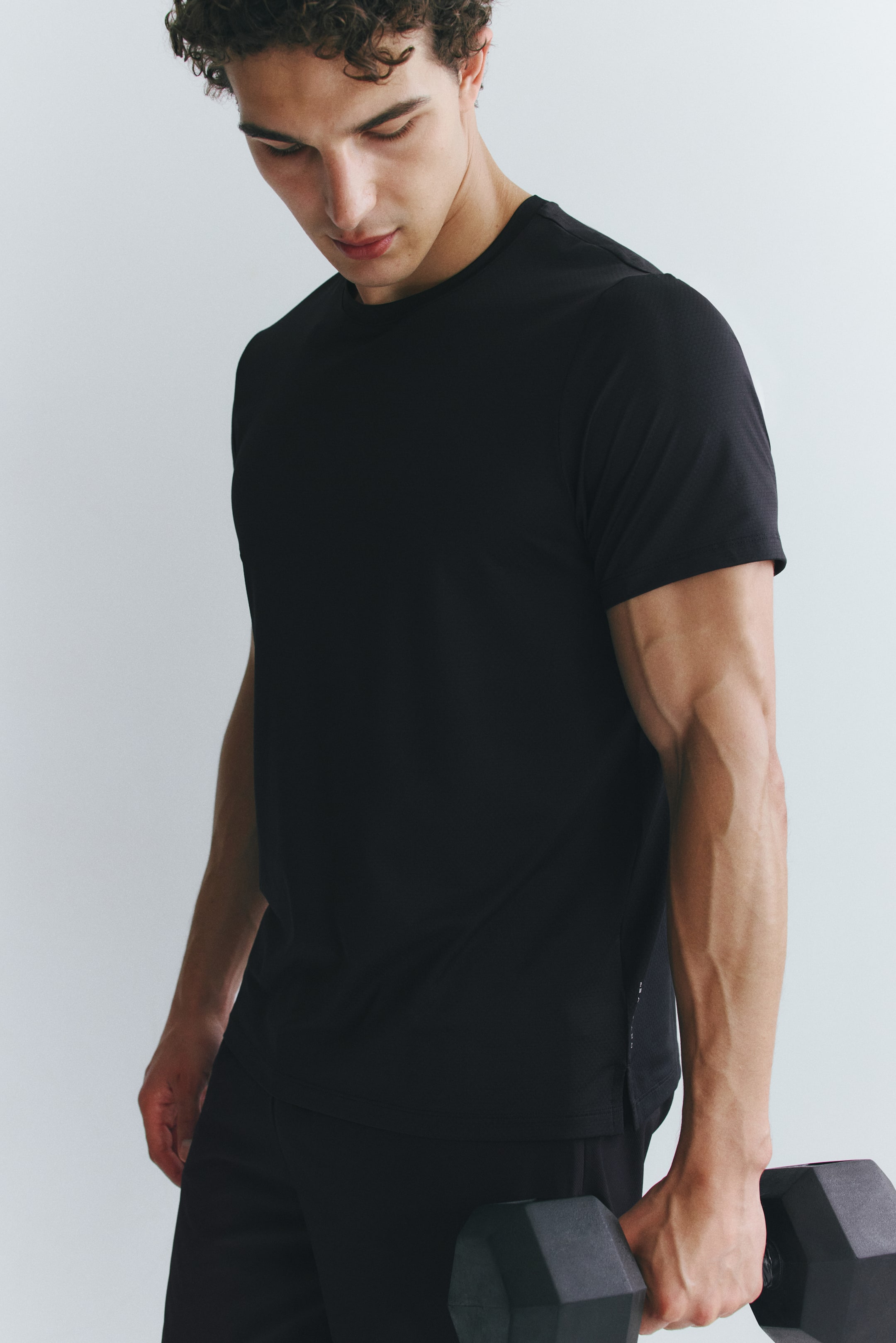 T-shirt de sport en filet DryMoveđ
Ș