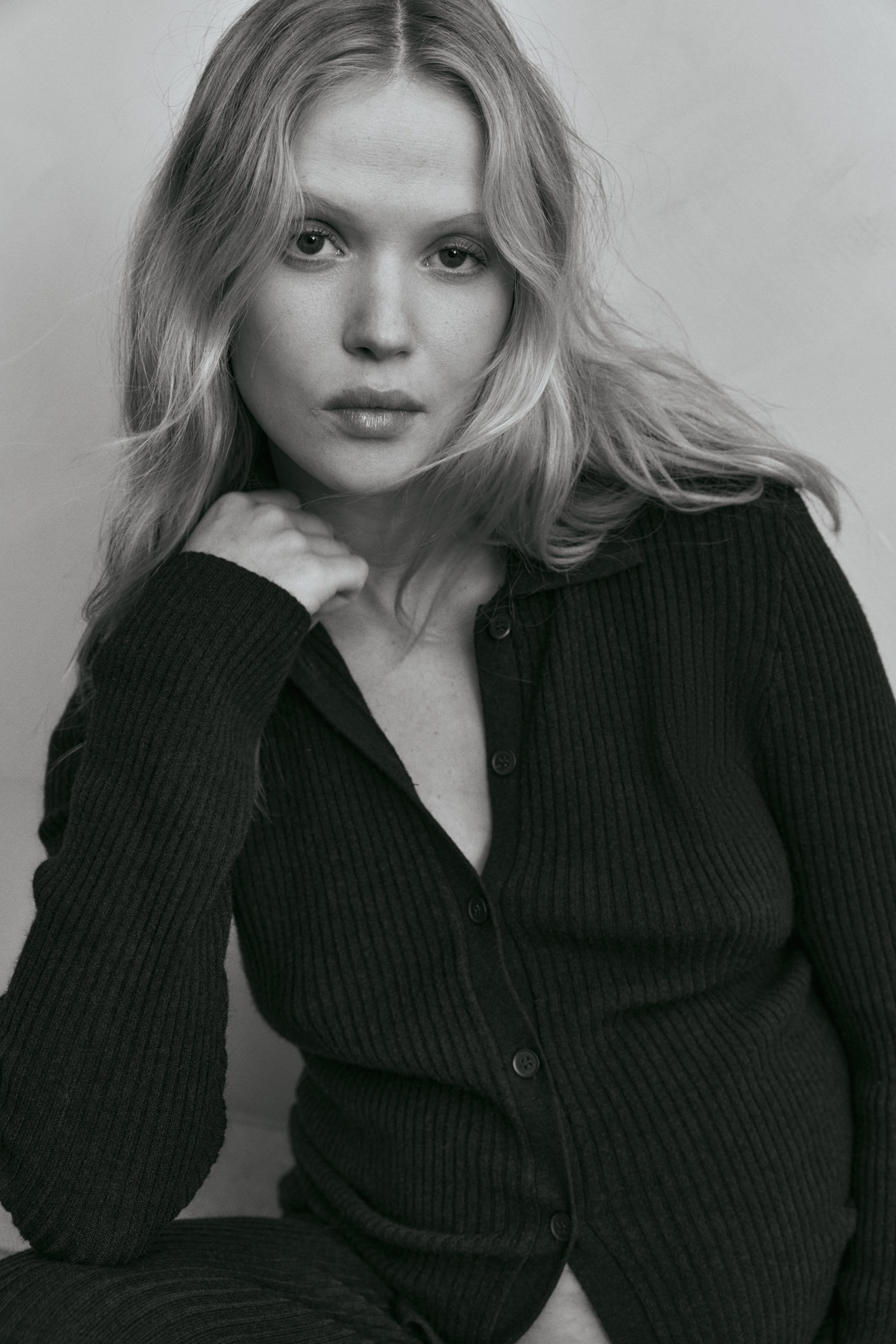 Преглед на по-голямо изображение: МАМА Жилетка с ластична плетка и яка - Тъмнокафяв - ЖЕНИ | H&M BG 3