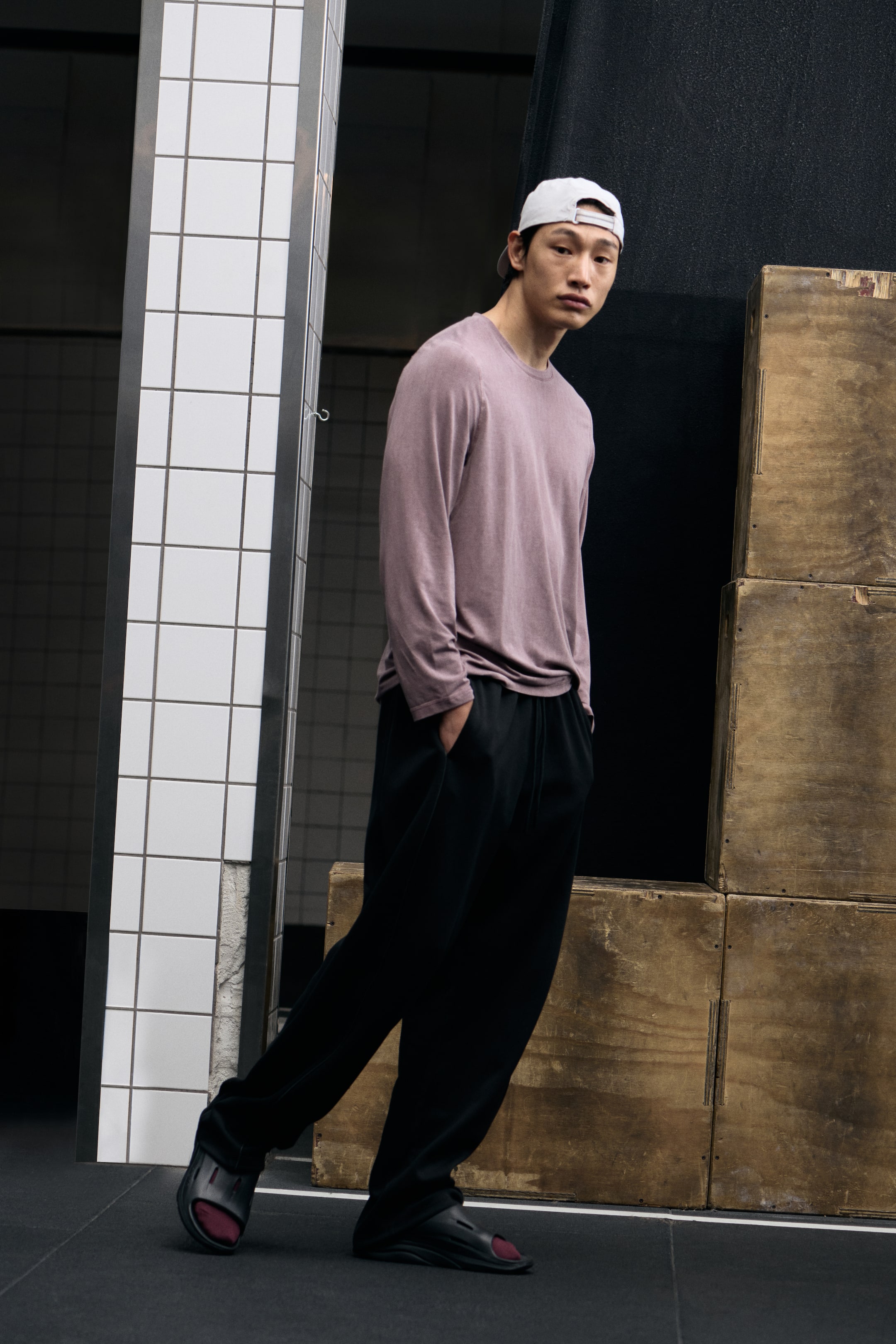 View larger image: Regular Fit Long-sleeve sports top with DryMove™ - Dusty purple - Men | H&M IN 1