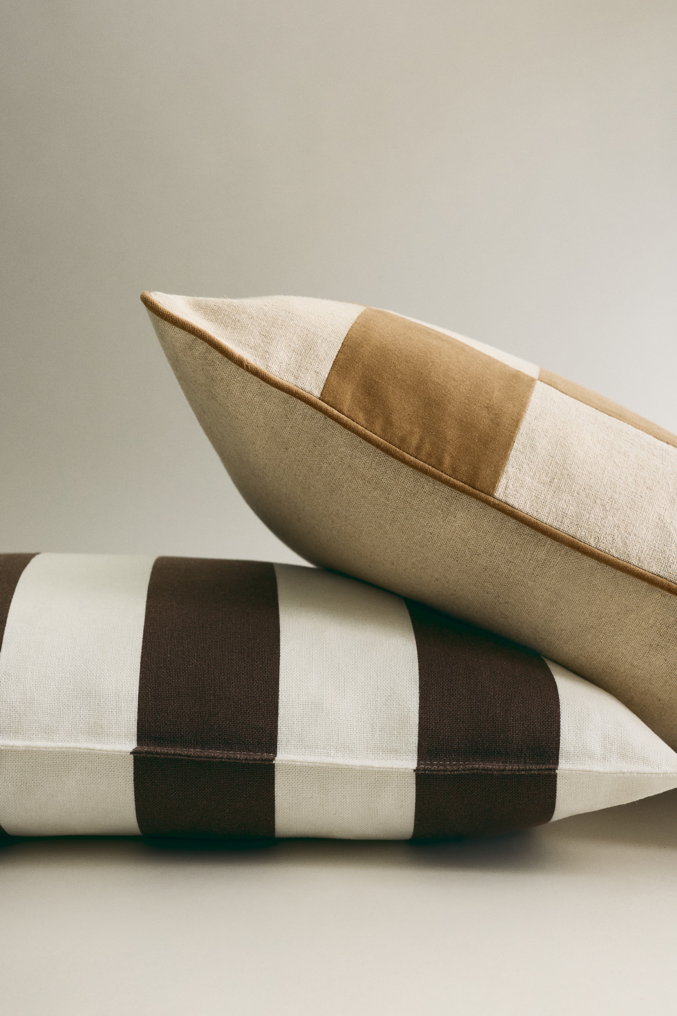 Copricuscino in misto lino - Brown/White striped/Rosa polvere chiaro/righe/Beige/bianco righe/Verde oliva scuro/bianco righe/Giallo chiaro/righe/Blu polvere chiaro/righe