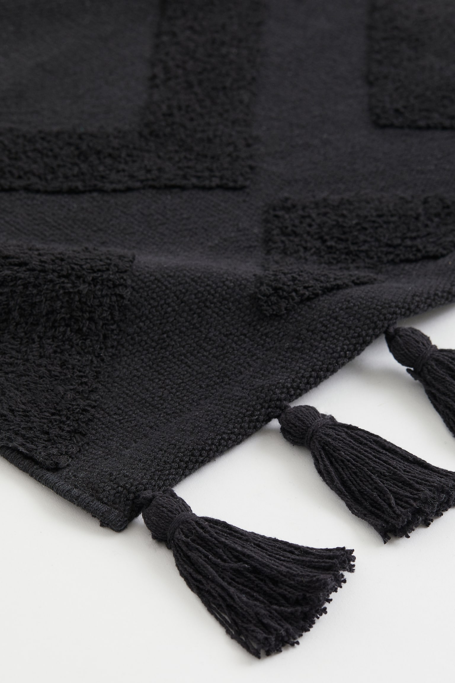 Tasselled bath mat - Black - 2