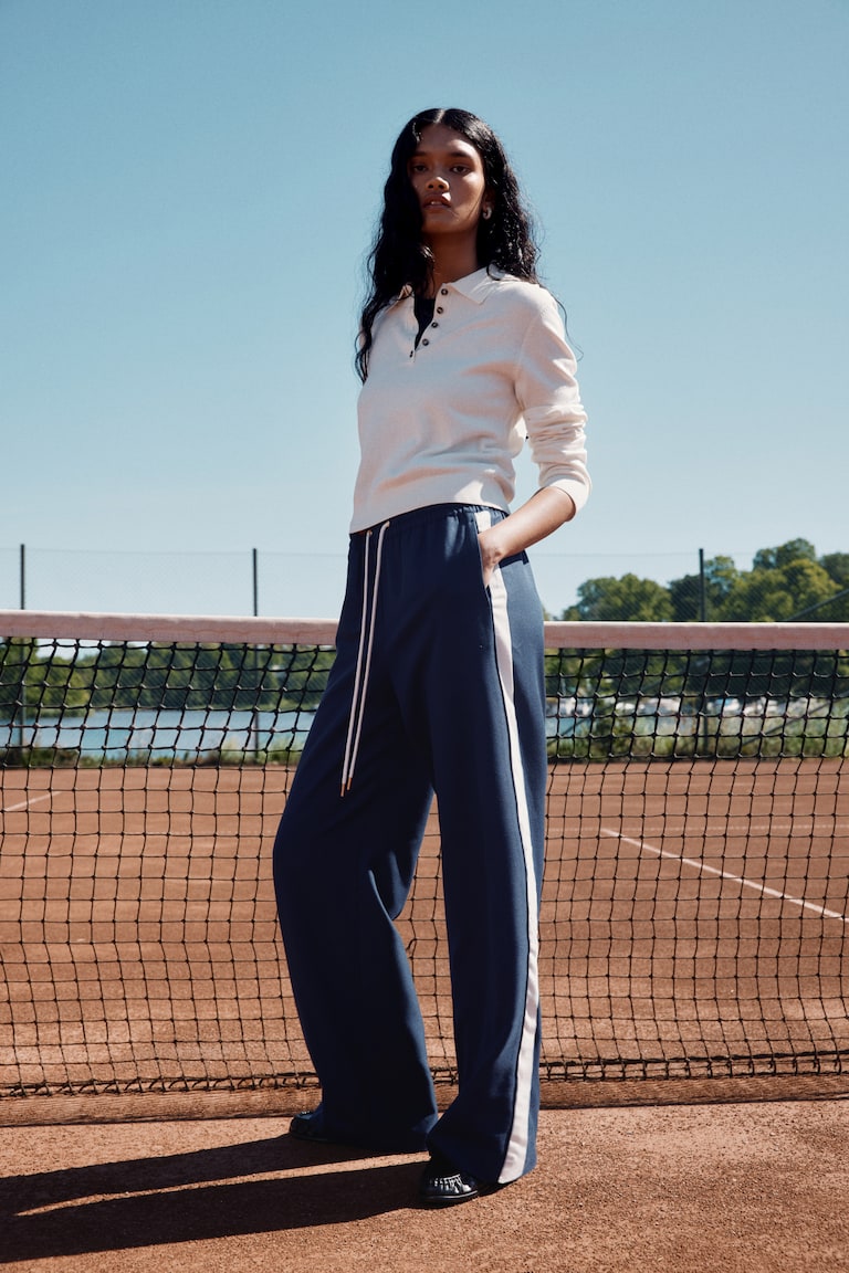 blue cigarette trousers Women's Medallion Button Tailored In Powder | Xxs Lanvin is the oldest continually operating French couture house Cady Ceremony Cigarette Trousers -