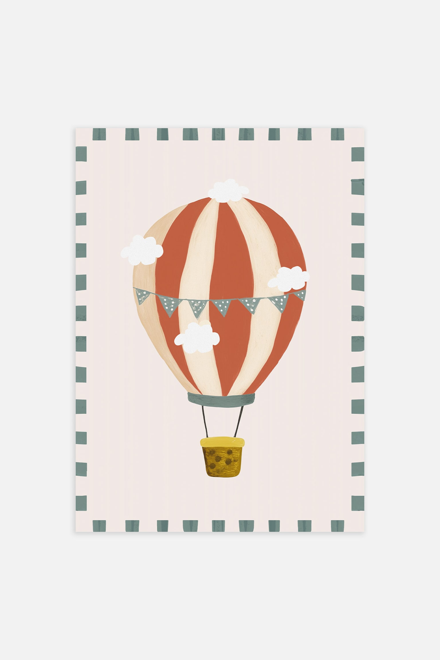 Uma impressÃ£o artÃ­stica apresenta uma ilustraÃ§Ã£o de um balÃ£o de ar quente com riscas verticais em vermelho ferrugem e creme, adornado com uma grinalda de galhardetes pontilhados em azul-cinzento e pequenas nuvens brancas. O balÃ£o suspende um pequeno cesto amarelo e estÃ¡ disposto sobre um fundo rosa-claro, emoldurado por blocos tracejados verde-escuro. - 1