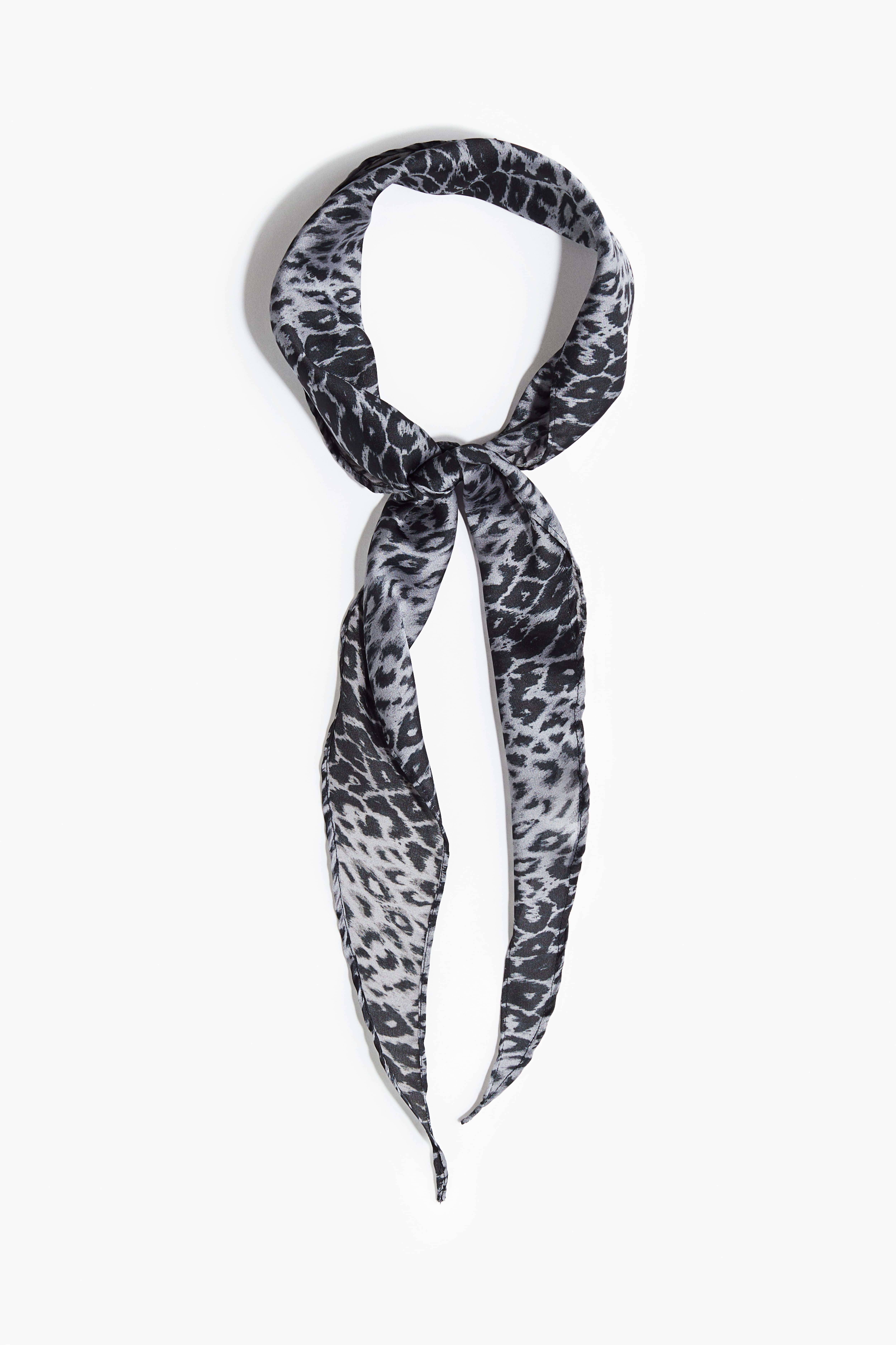 Diamond-Shaped Scarf