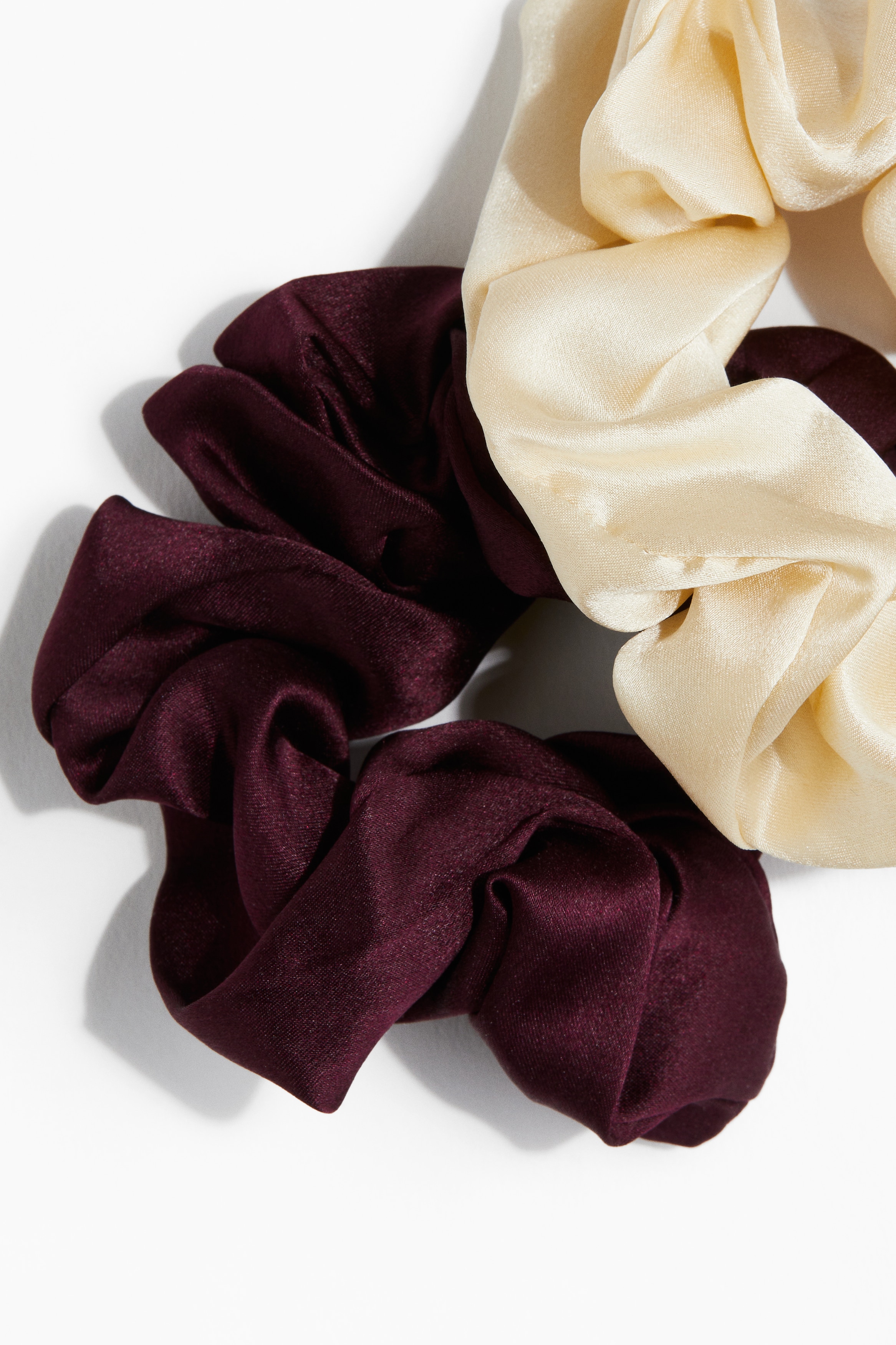 Ladies - Burgundy/Cream 2-pack silk scrunchies  - H&M