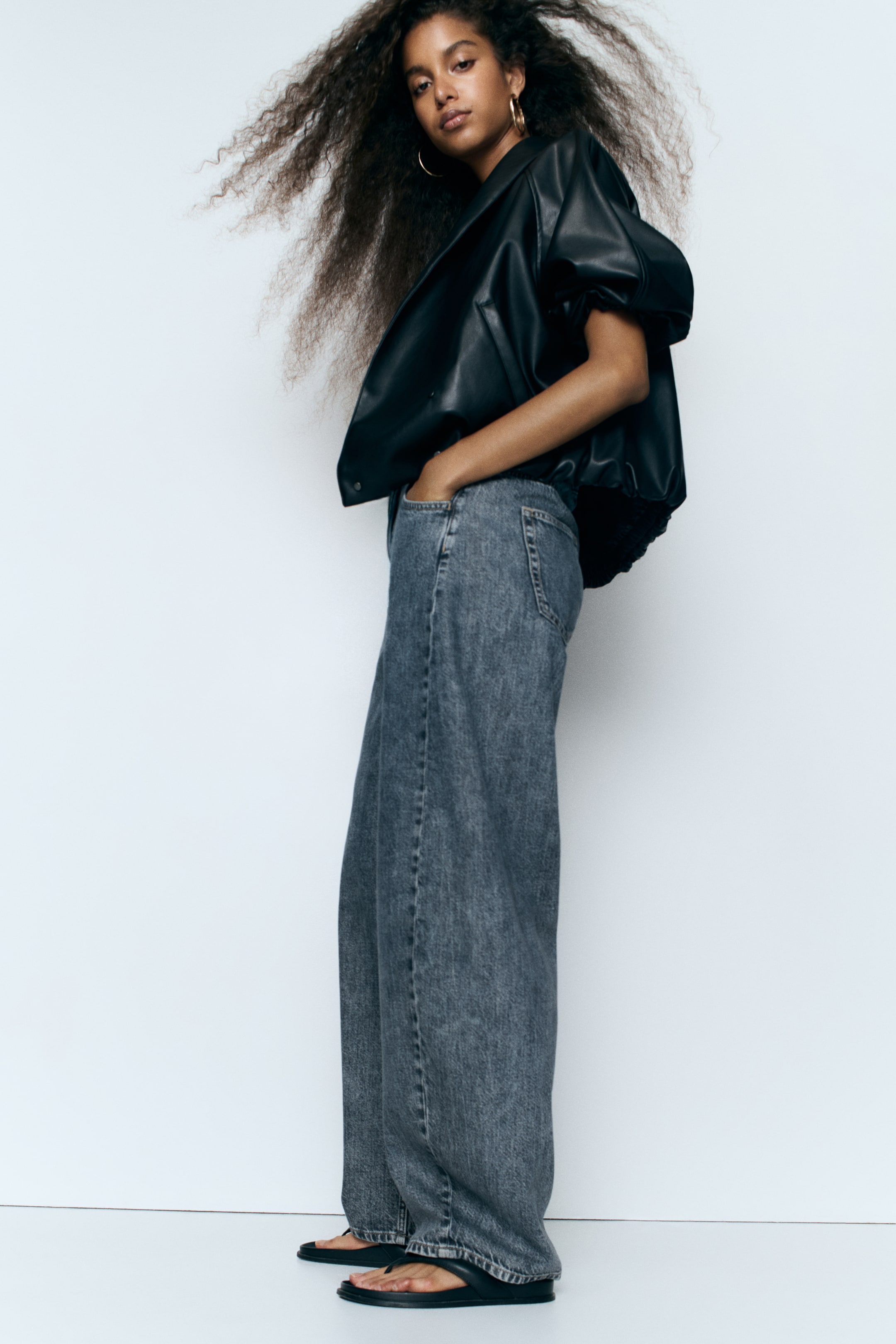 Barrel-Leg High-Waist Jeans