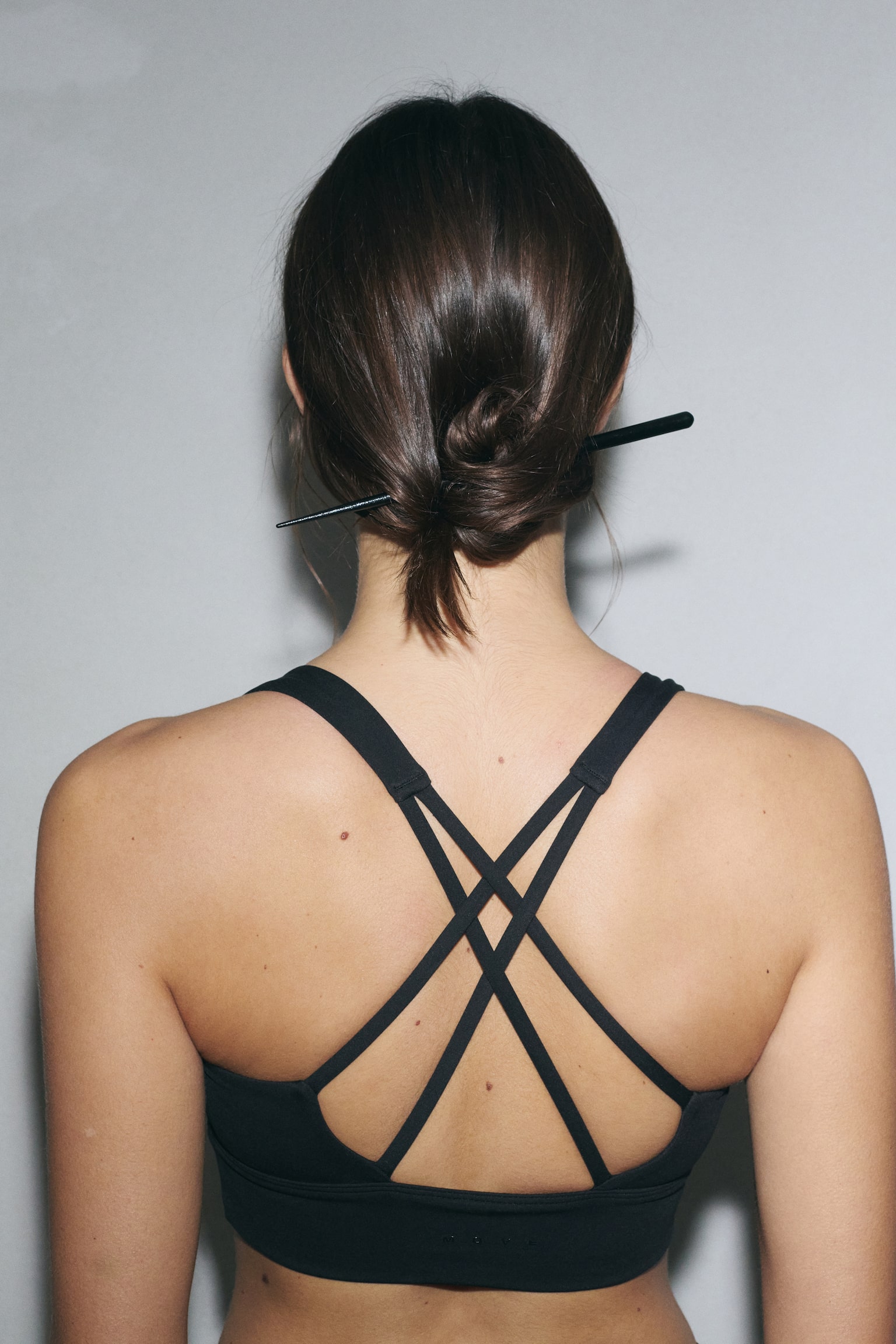 Top deportivo Medium Support con SoftMove™ - Negro/Rosa tenue/Chabacano claro/Café oscuro - 4