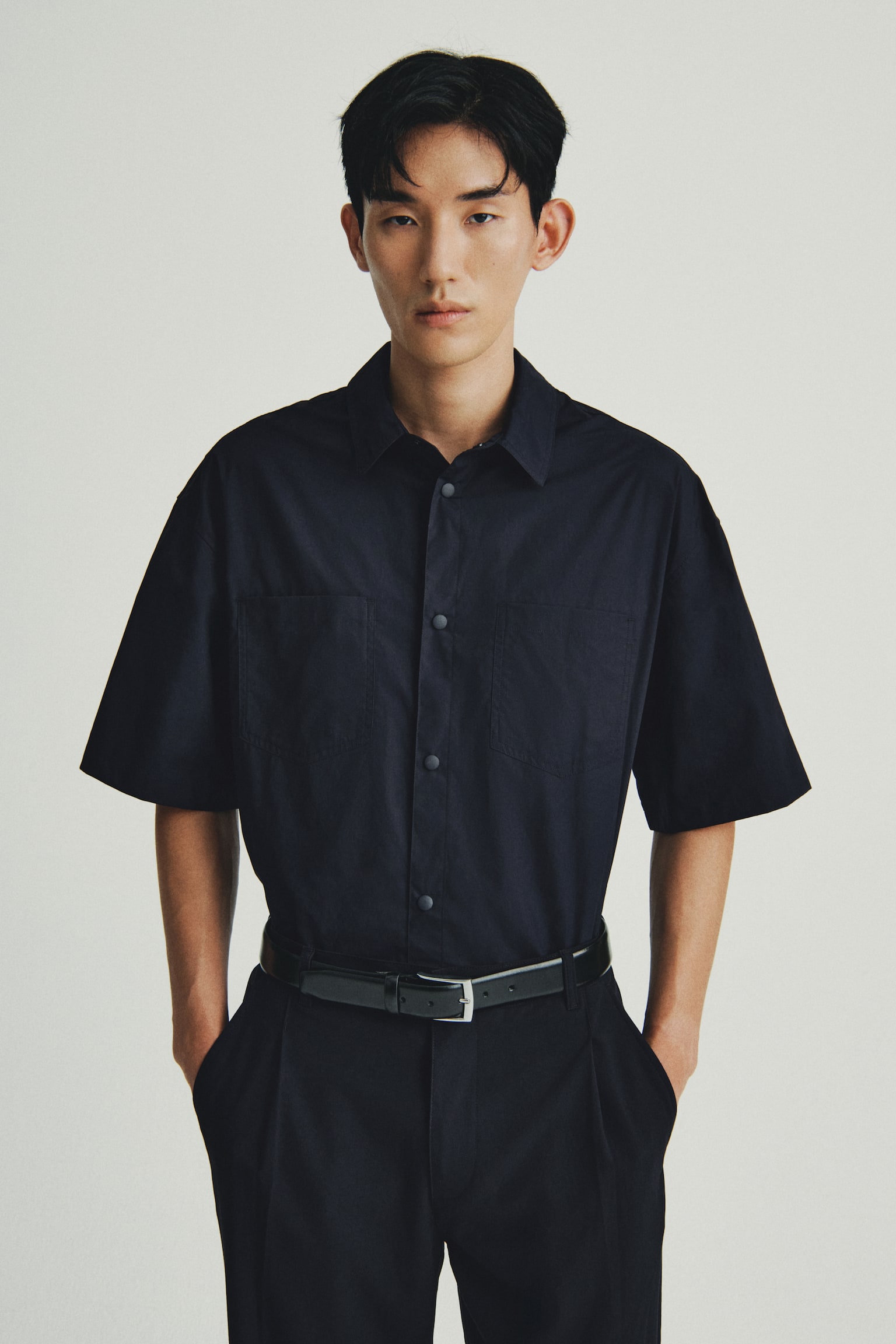 Loose Fit Short-sleeved cotton shirt - Màu đen/Màu kem/Màu xanh lá khói - 2