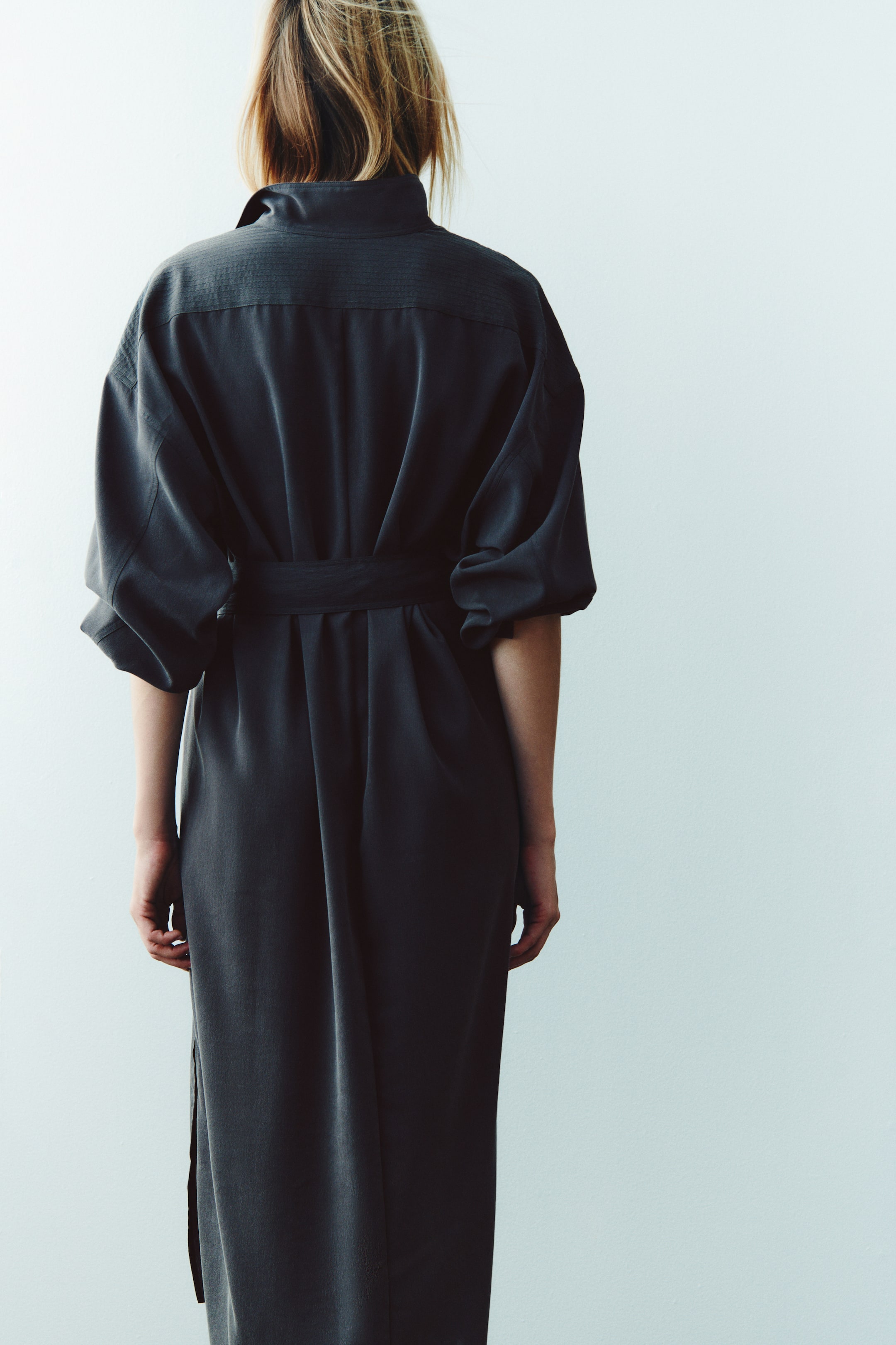 Robe à manches longues avec ceinture nouer
