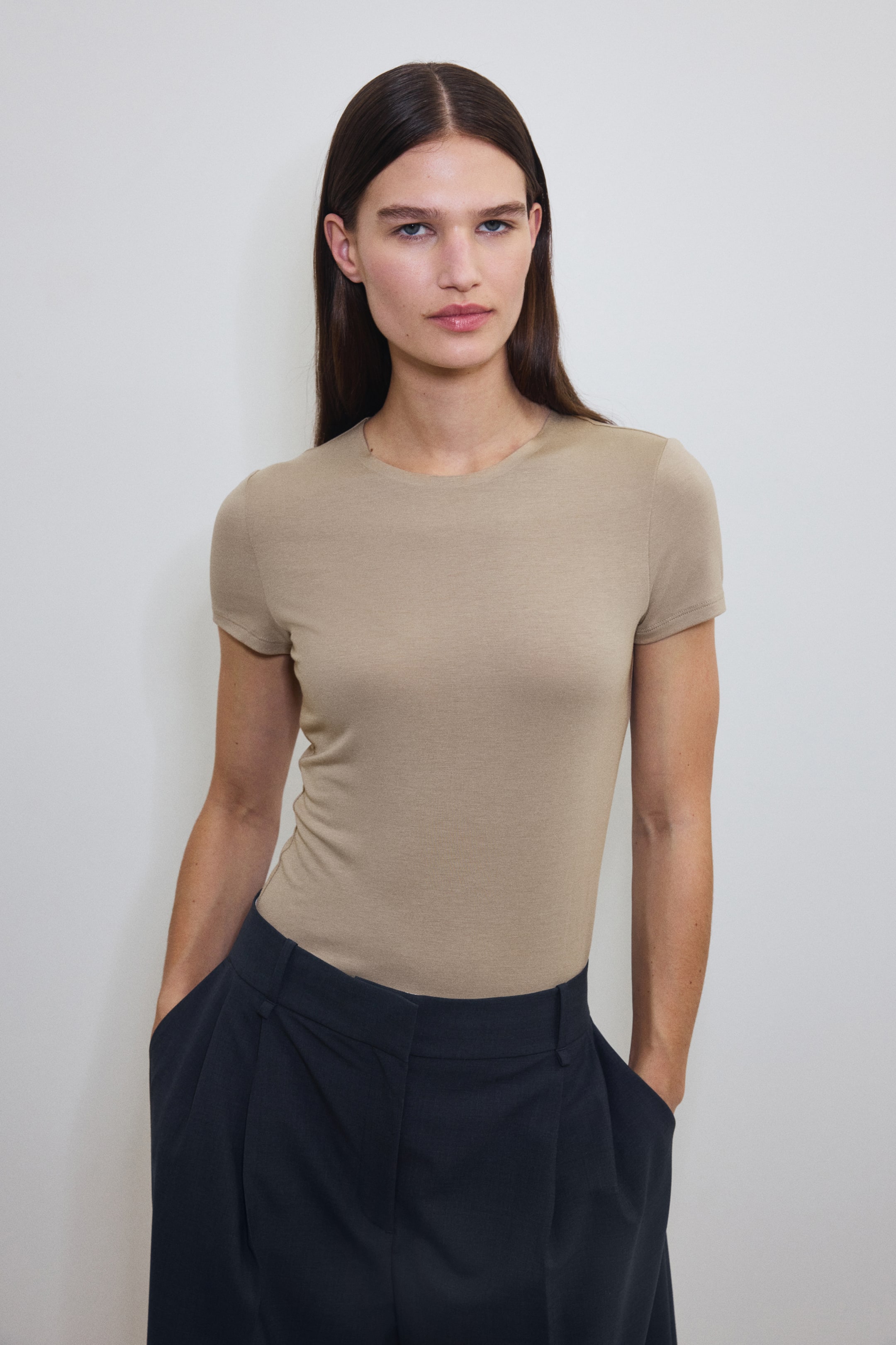 Переглянути збільшене зображення: Футболка Warming Slim Fit - Бежевий - Ladies | H&M UA 1