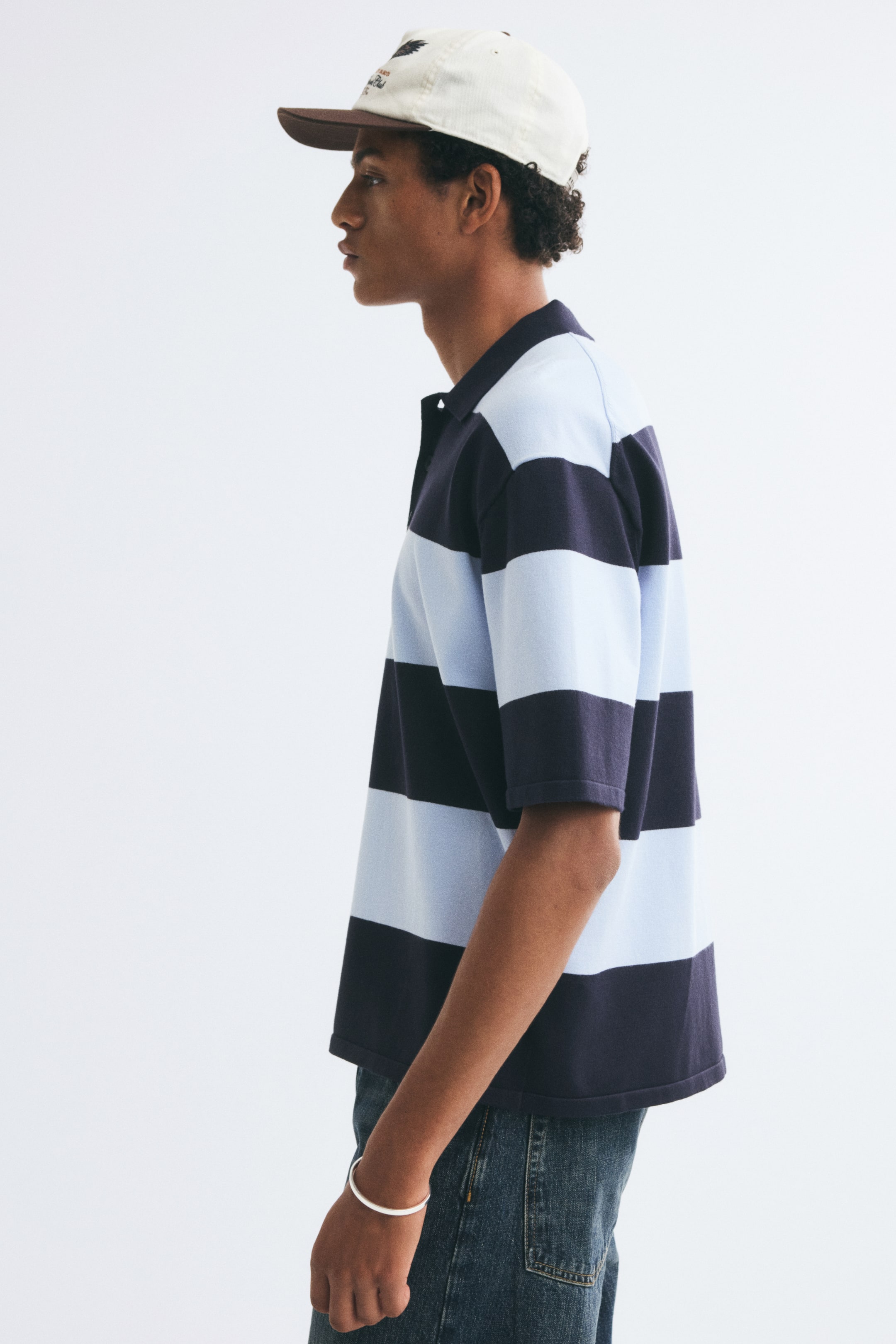 Xem ảnh lớn hơn: Áo polo dệt kim mịn Loose Fit - Xanh dương nhạt/Kẻ tím than - Men | H&M VN 1