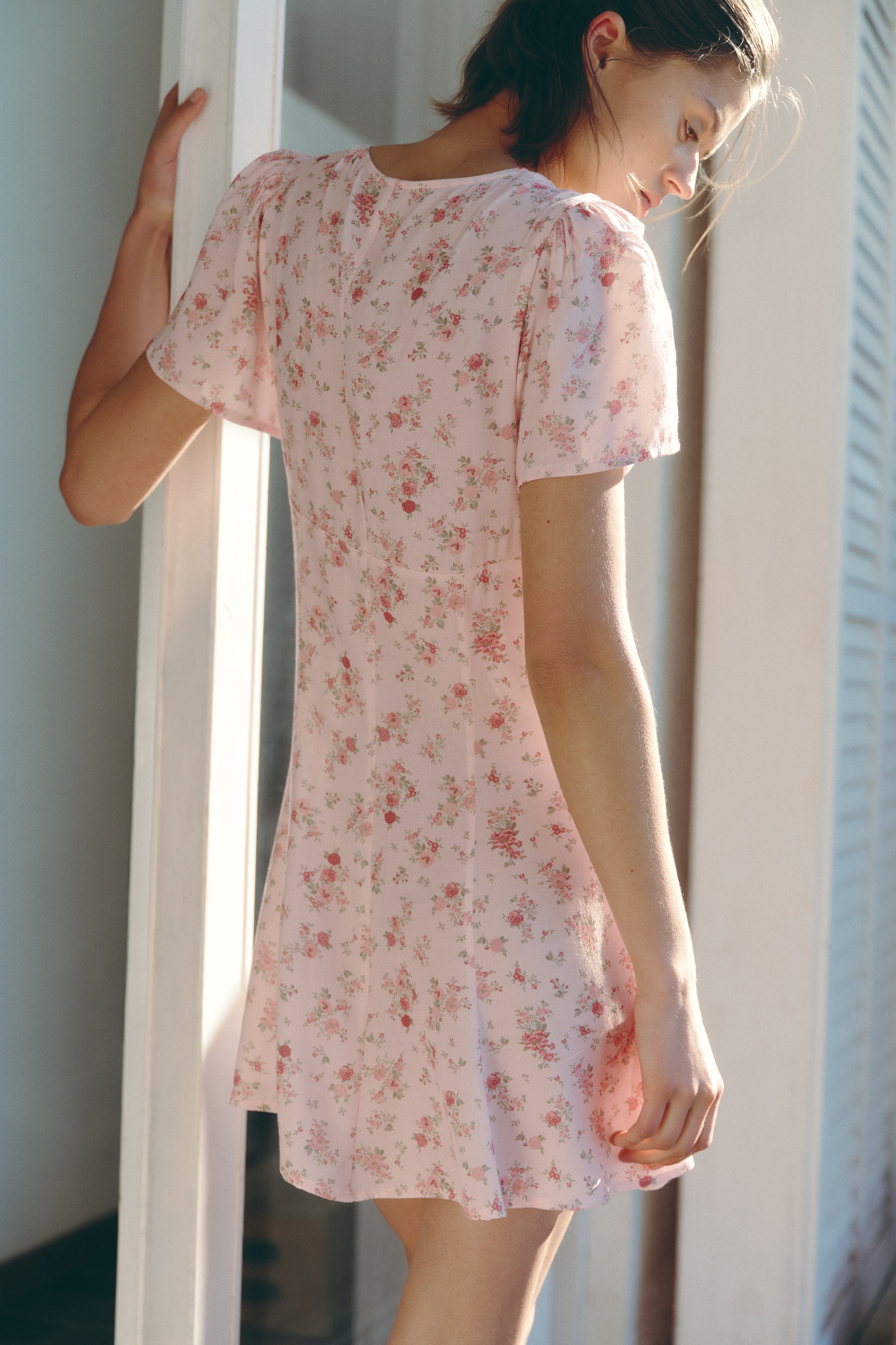 Flared-skirt viscose dressModel