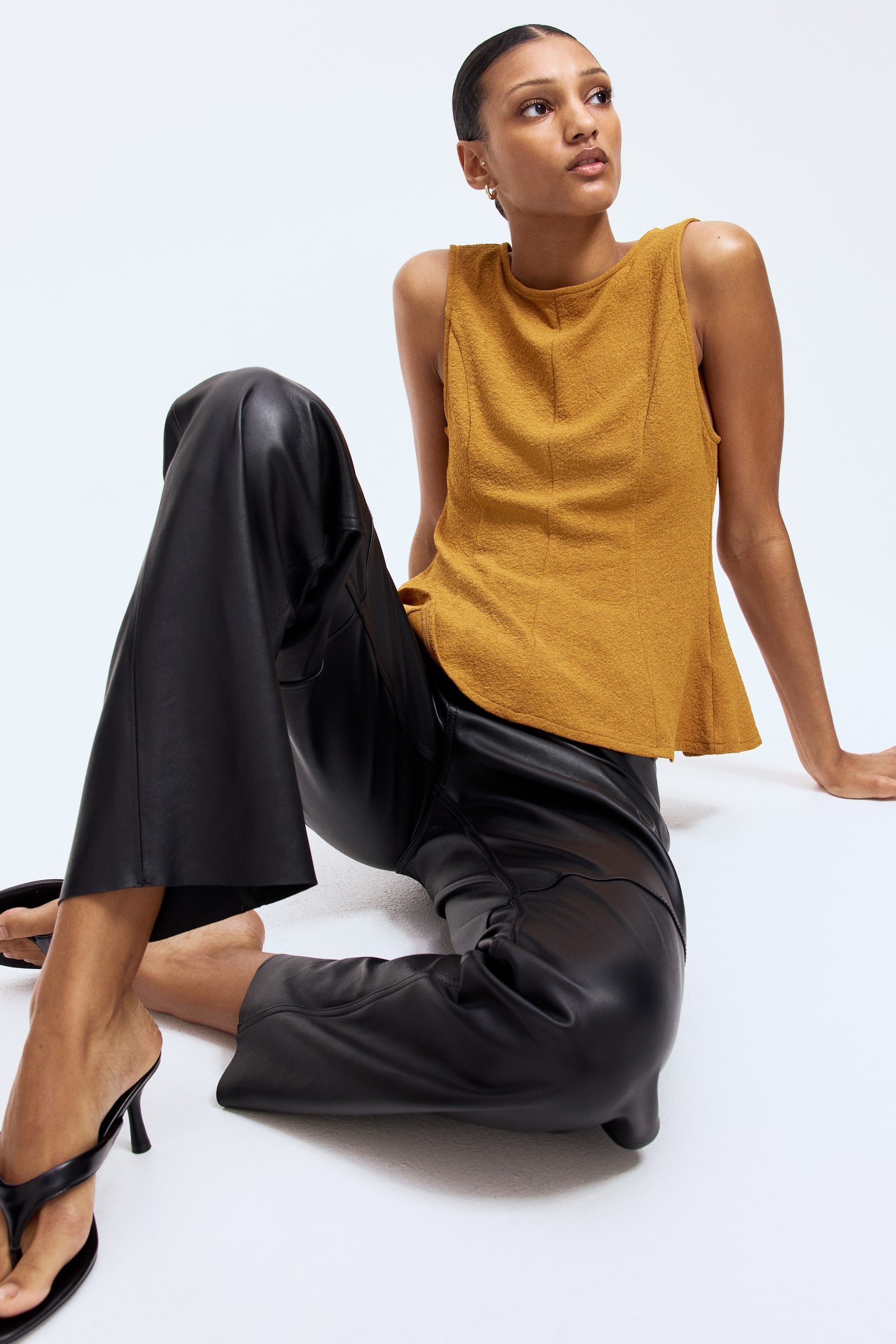 Женский топ H&M Sleeveless peplum top, цвет: Светлый коричневый — фото 2