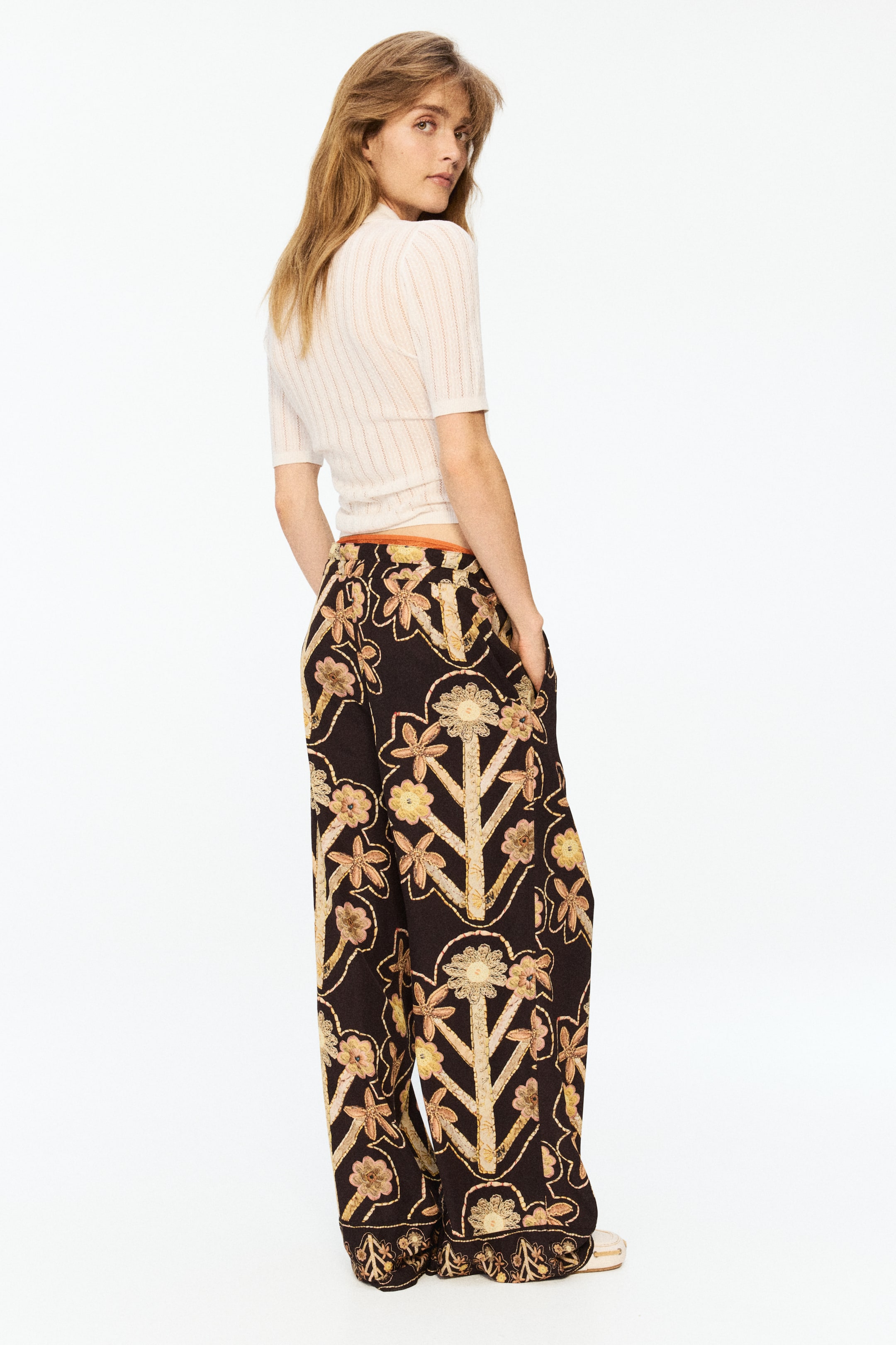 Pantalon en sergé avec imprimé fleuri