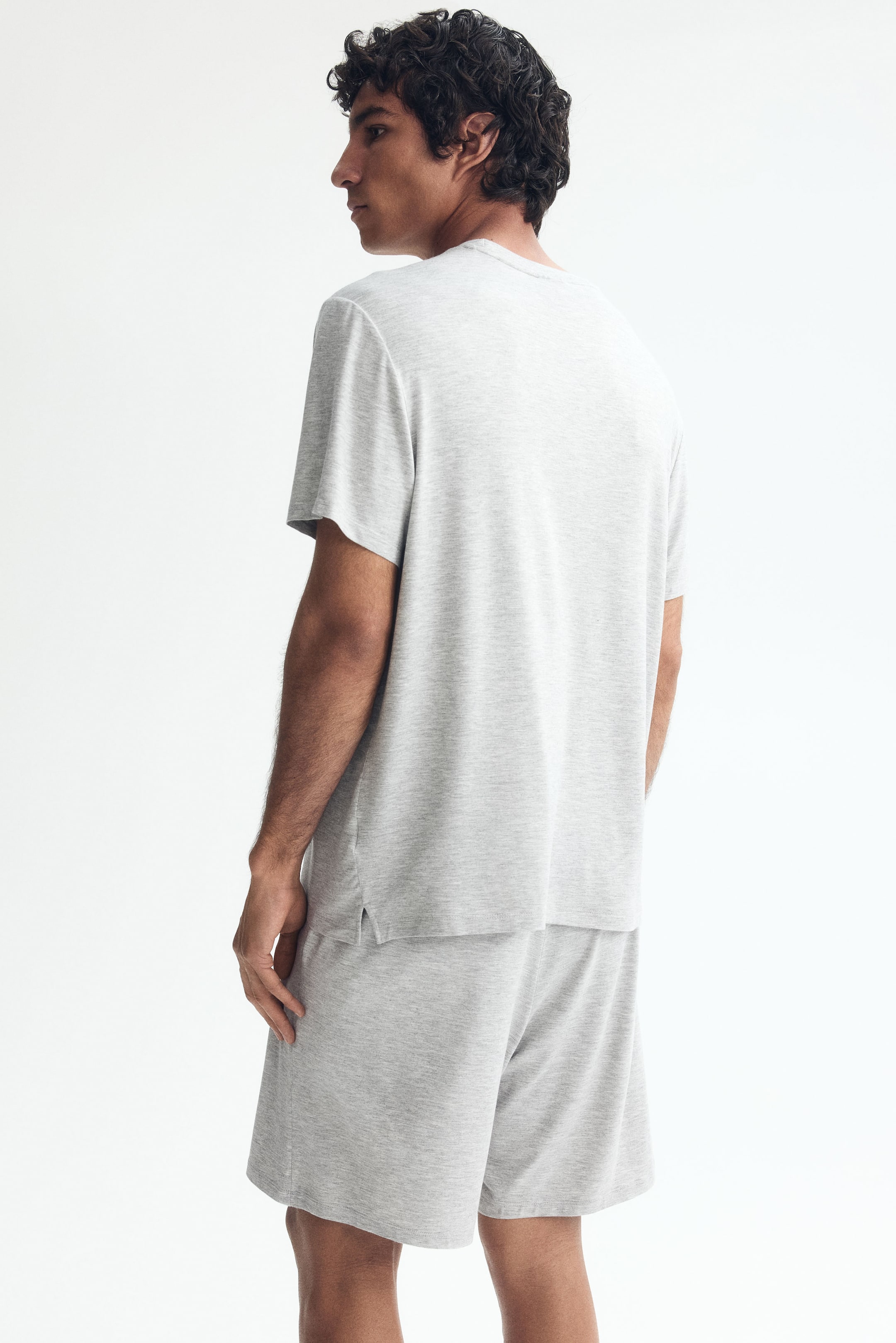 Мужские топы H&M Pajama T-Shirt and Shorts Set — фото 5