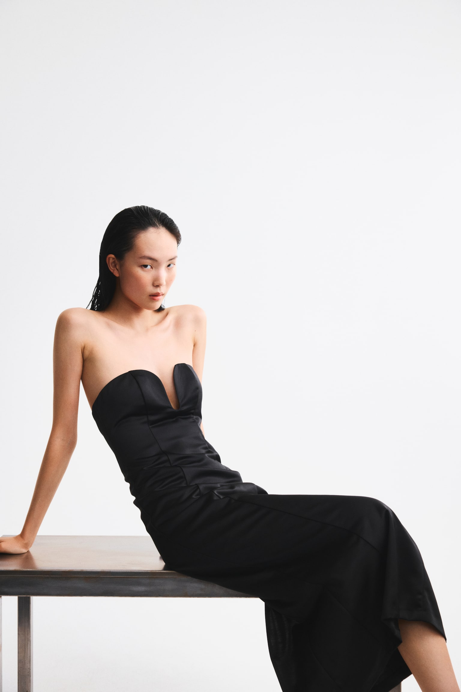 Женское платье H&M Fitted Bandeau, цвет: Чёрный — фото 4
