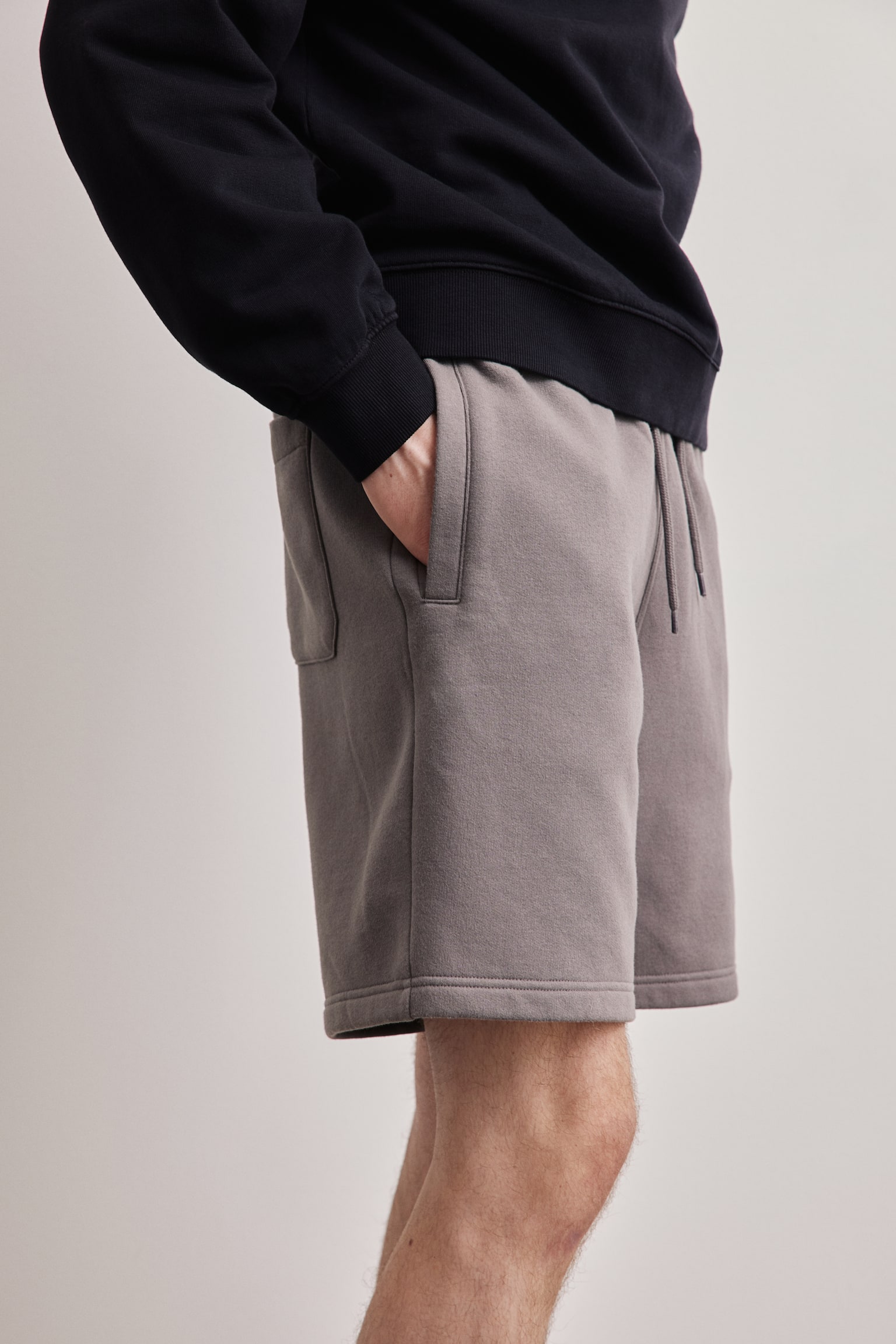 Regular Fit Sweatshorts - Dark greige/Light beige/Black - 3