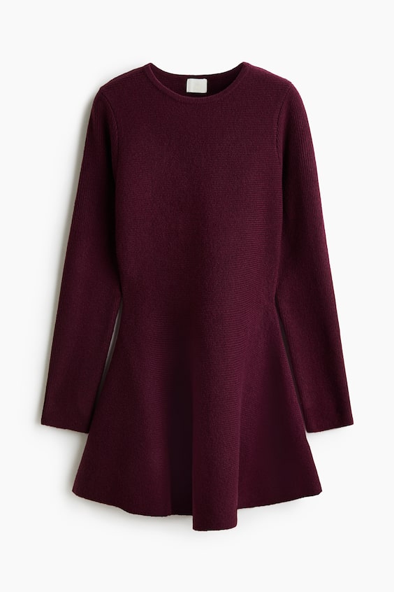 Abito in maglia a coste con gonna svasata · bordeaux