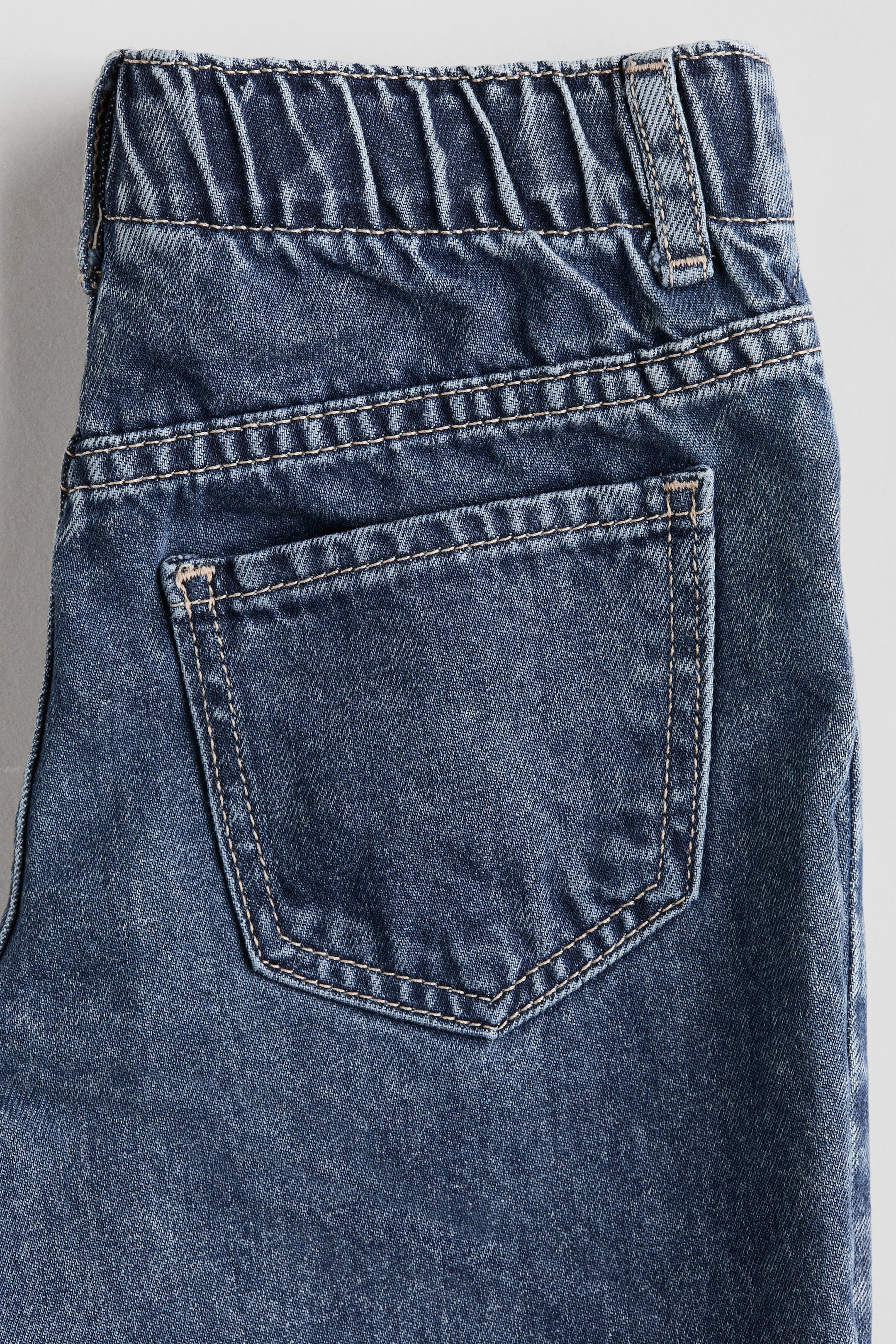 Loose-Fit Barrel-Leg Jeans