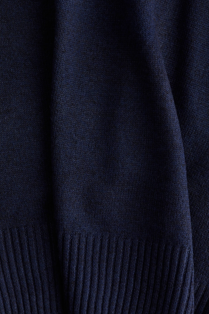 Off-the-shoulder jumper