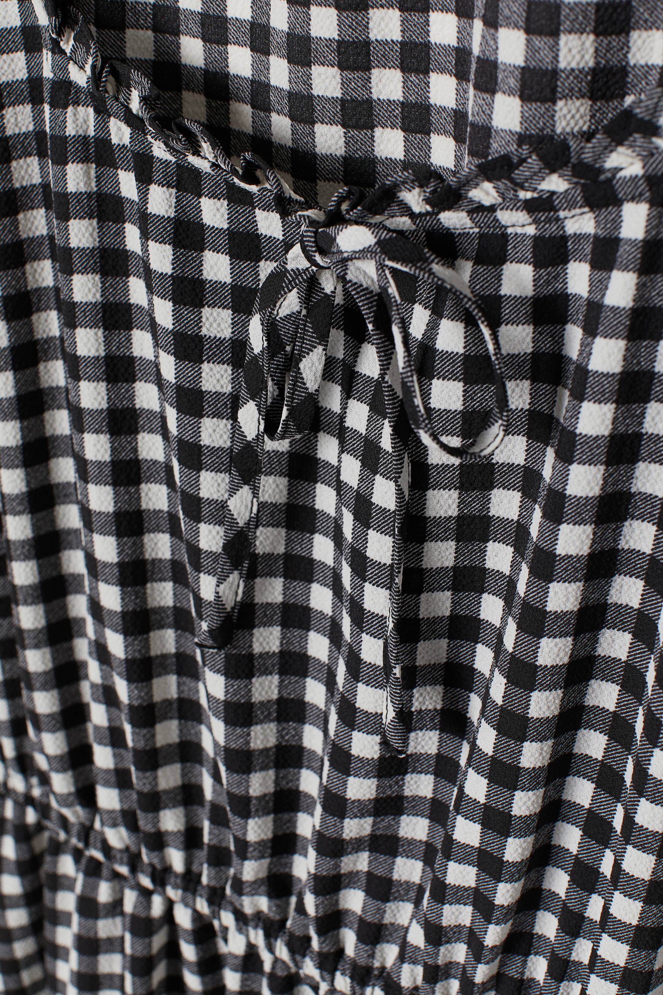 Short dress - Ballerina neckline - Short sleeve - Black/White checked ...