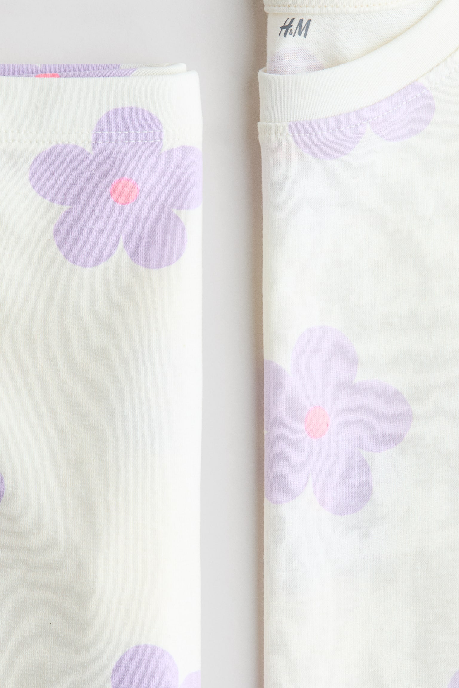Ensemble 2 pièces en jersey de coton - Blanc/fleuri/Turquoise clair/cerises/Bleu clair/boucles/Rose clair/croissant/Violet clair/fraises/Crème/cerises/Beige clair/cœur - 2
