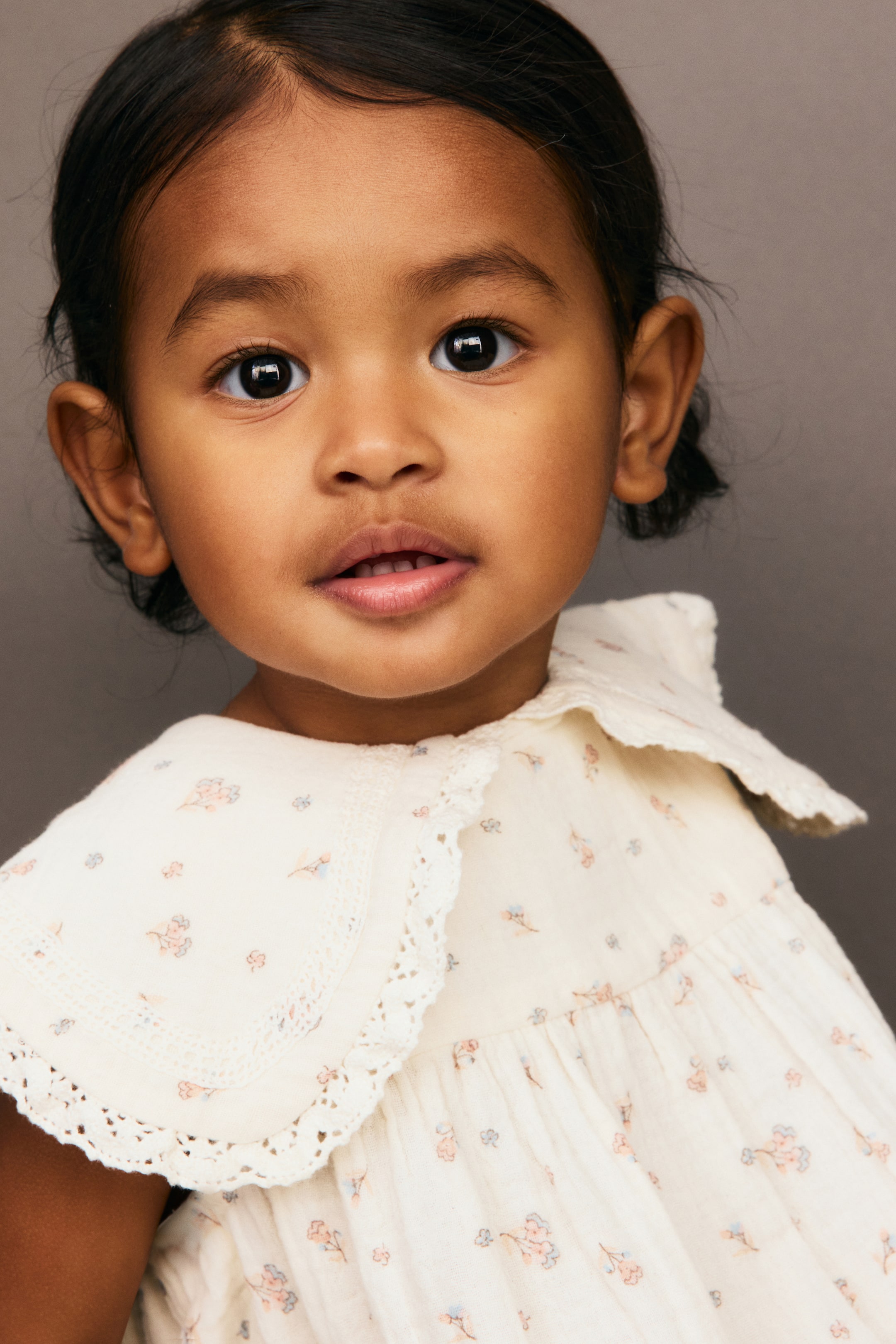 Ampliar la imagen: Mono en muselina de algodón - Crema/Floreado - Kids | H&M MX 2