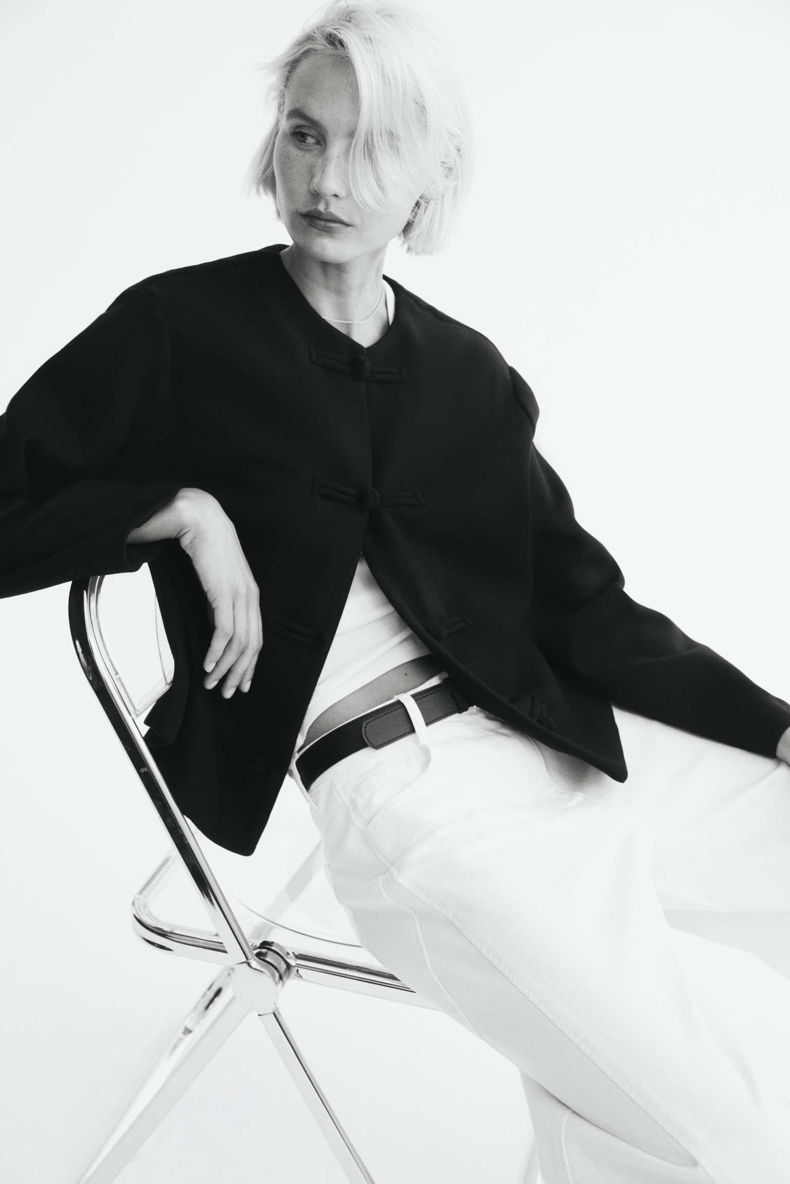 Женская куртка H&M Knot-Button Jersey Jacket, цвет: Чёрный — фото 4