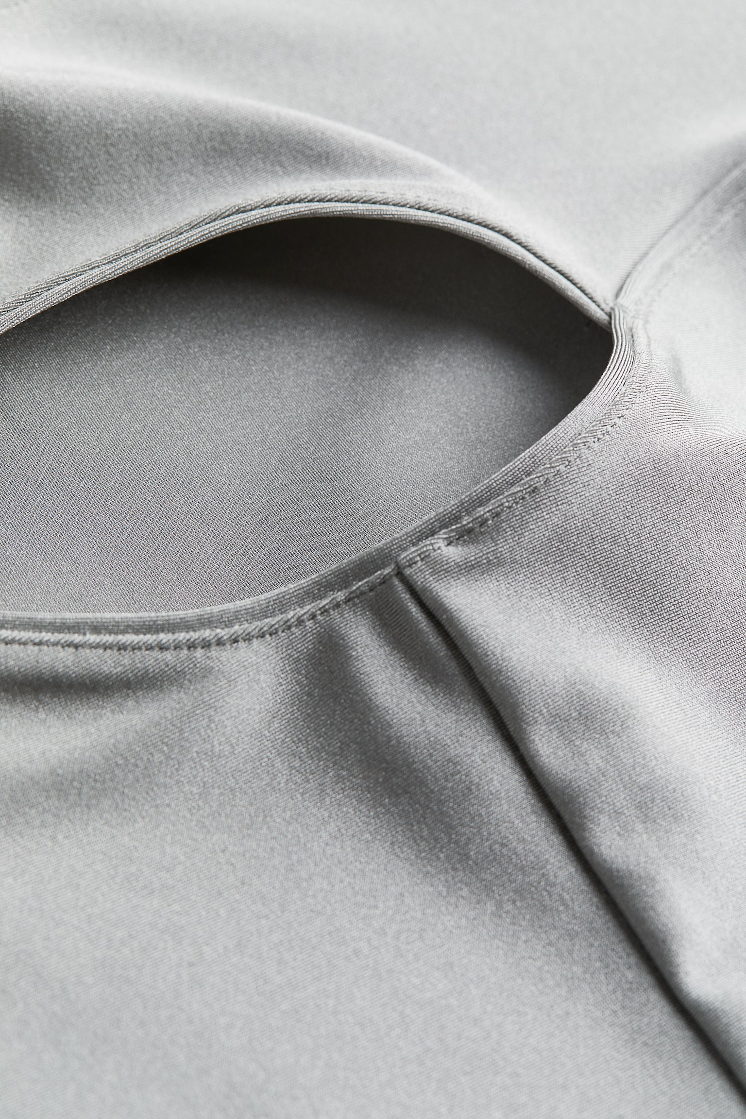 Cropped cut-out sports top in DryMove™ - Silver-coloured - 3