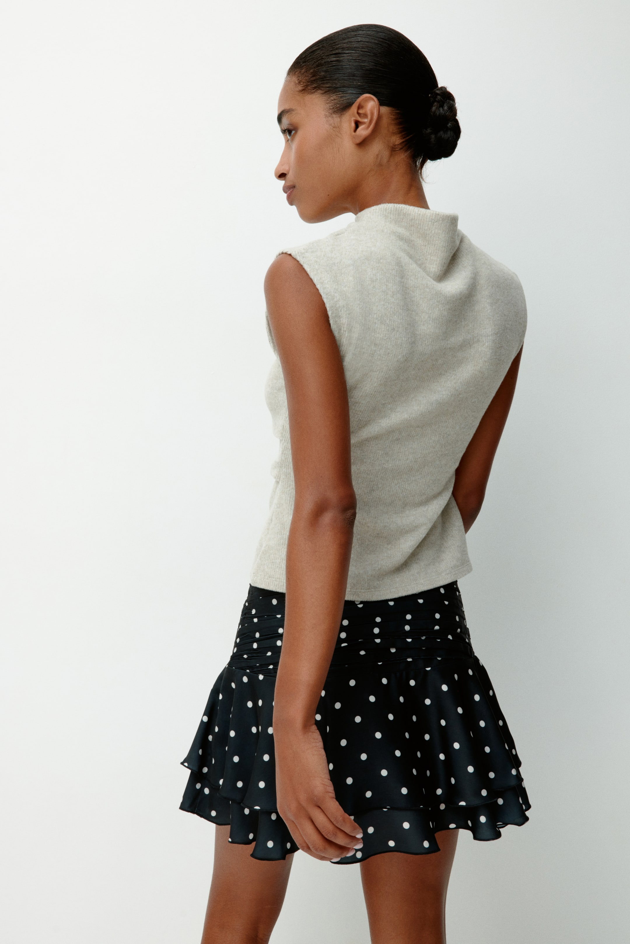 Zobrazit větší obrázek: Saténová minisukně - Černá/puntíky - ŽENY | H&M CZ 4