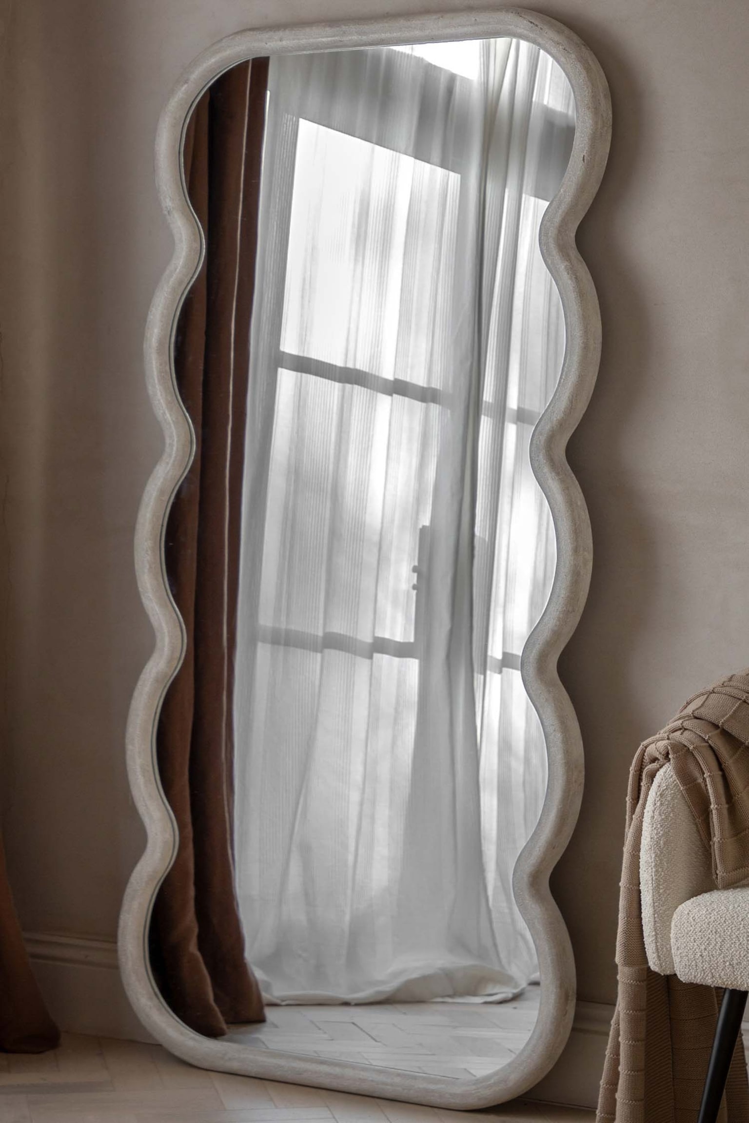 Large Curvy Mirror - White - 1