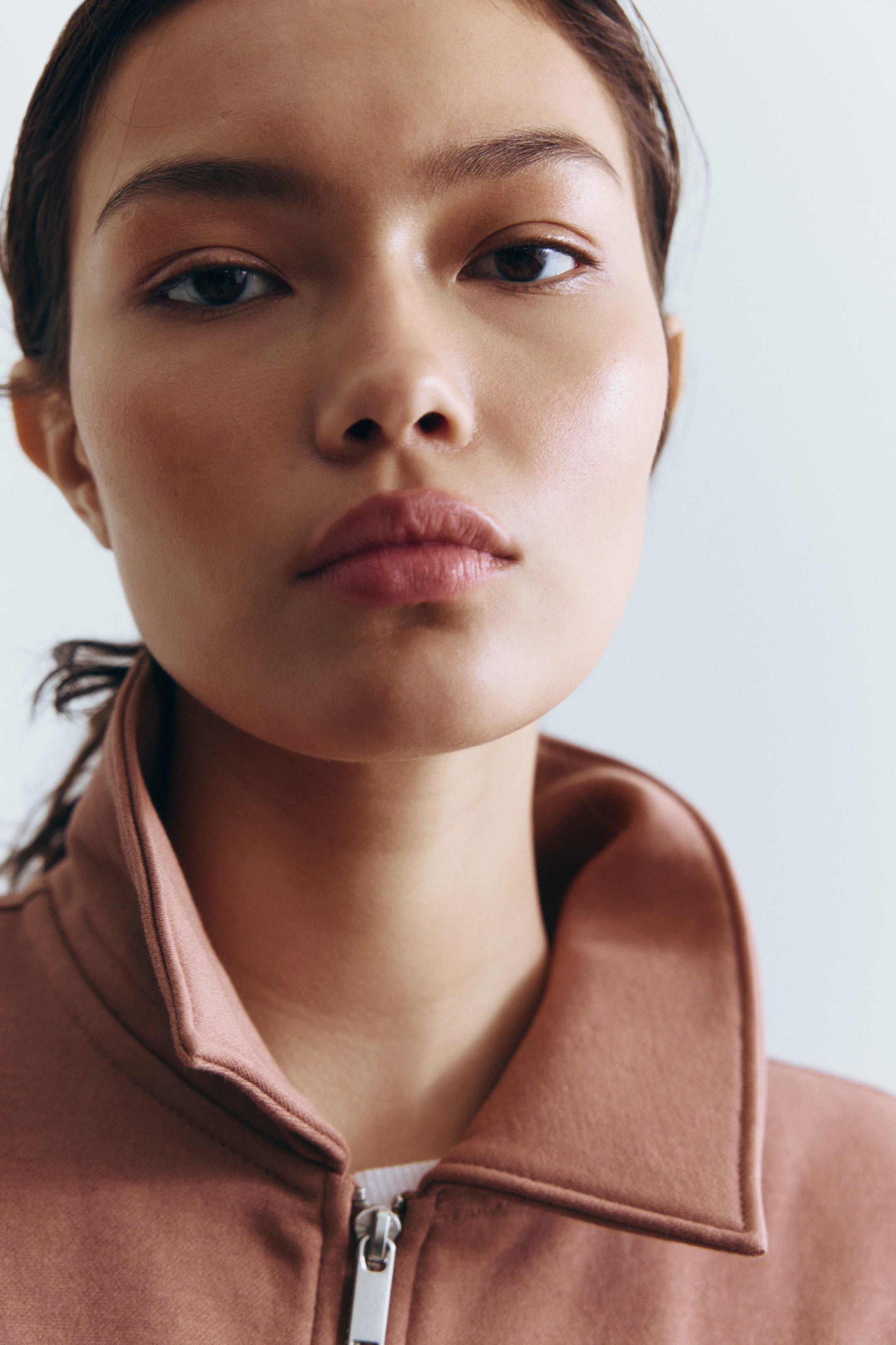 Se større billede: Sweatshirt med lynlås foroven - Støvet mørk rosa - DAME | H&M DK 2